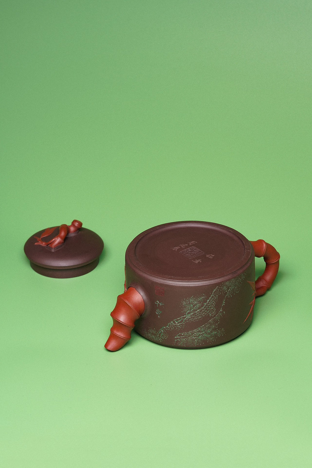 紫砂臻品·礼藏首选｜周建春大师扛鼎之作《松凤竹段壶》——原矿优质老紫泥双拼·600cc ——正高级工艺美术师·周建春·制