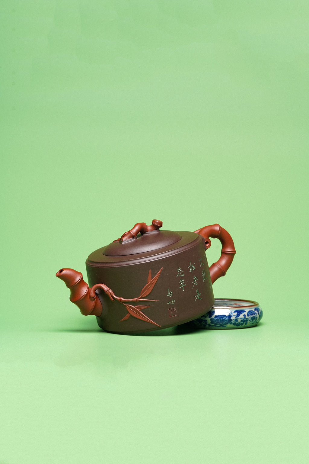 紫砂臻品·礼藏首选｜周建春大师扛鼎之作《松凤竹段壶》——原矿优质老紫泥双拼·600cc ——正高级工艺美术师·周建春·制