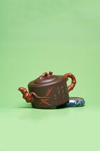 紫砂臻品·礼藏首选｜周建春大师扛鼎之作《松凤竹段壶》——原矿优质老紫泥双拼·600cc ——正高级工艺美术师·周建春·制