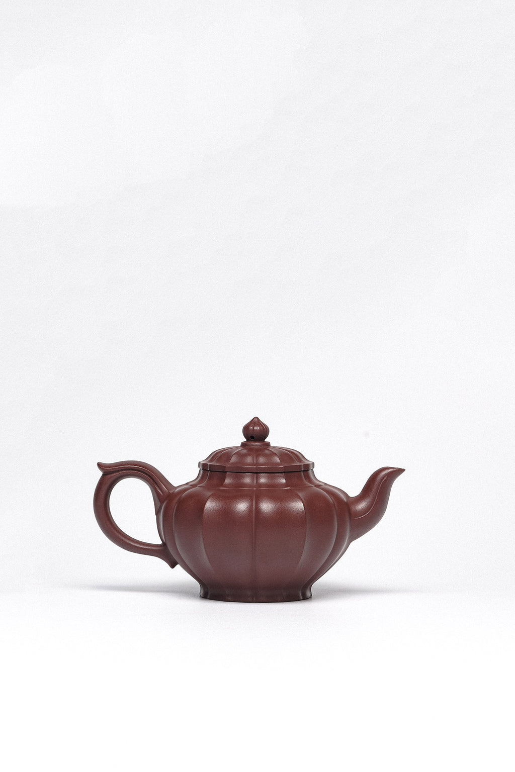 紫砂臻品·礼藏首选｜周建春大师扛鼎之作《中筋纹笑樱壶》——原矿优质龙血砂·300cc ——正高级工艺美术师·周建春·制