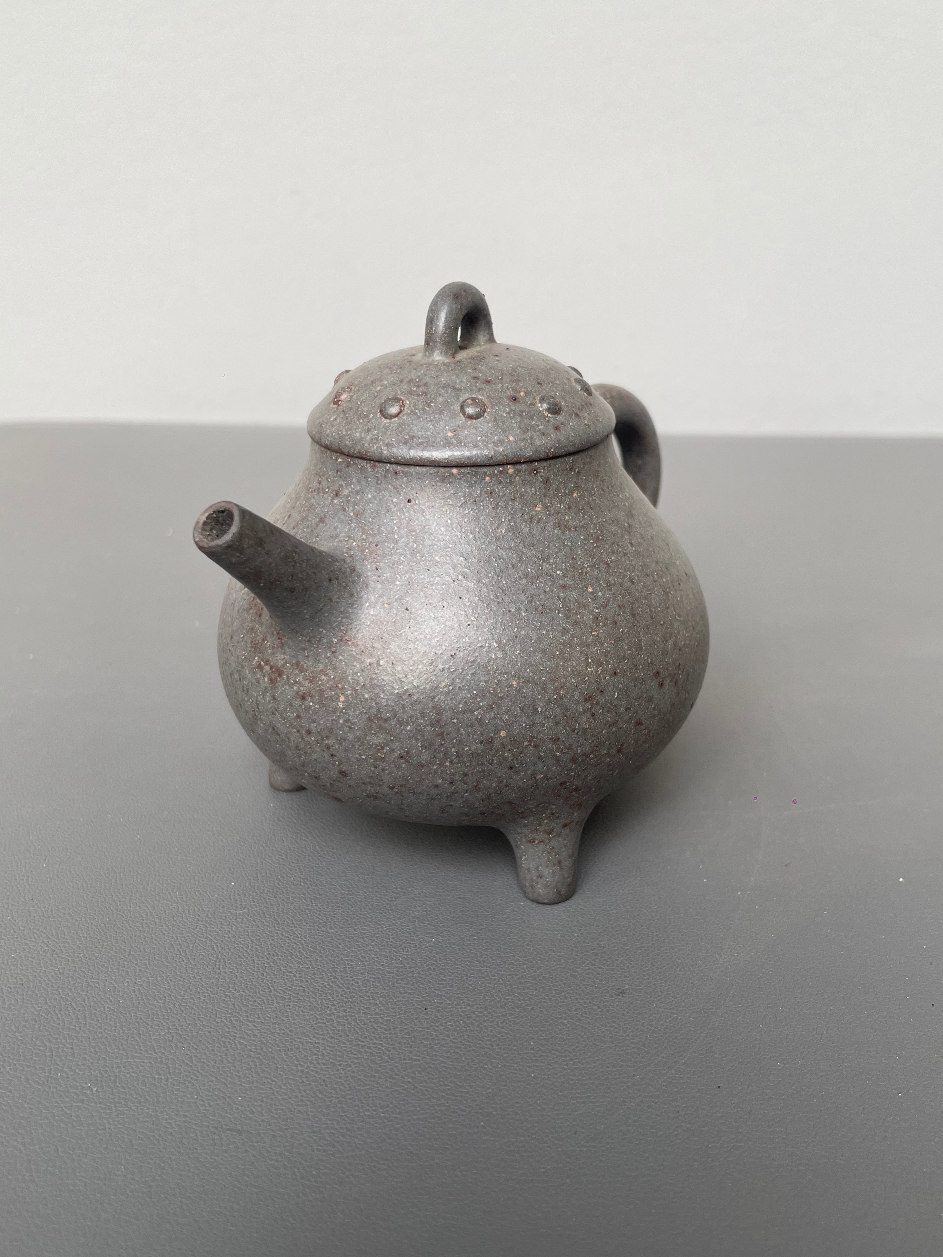 工艺美术师·精致小品佳作《三足鼎壶》收藏重器！ ——原矿天青泥古法还原烧·150cc ——工艺美术师·潘老师