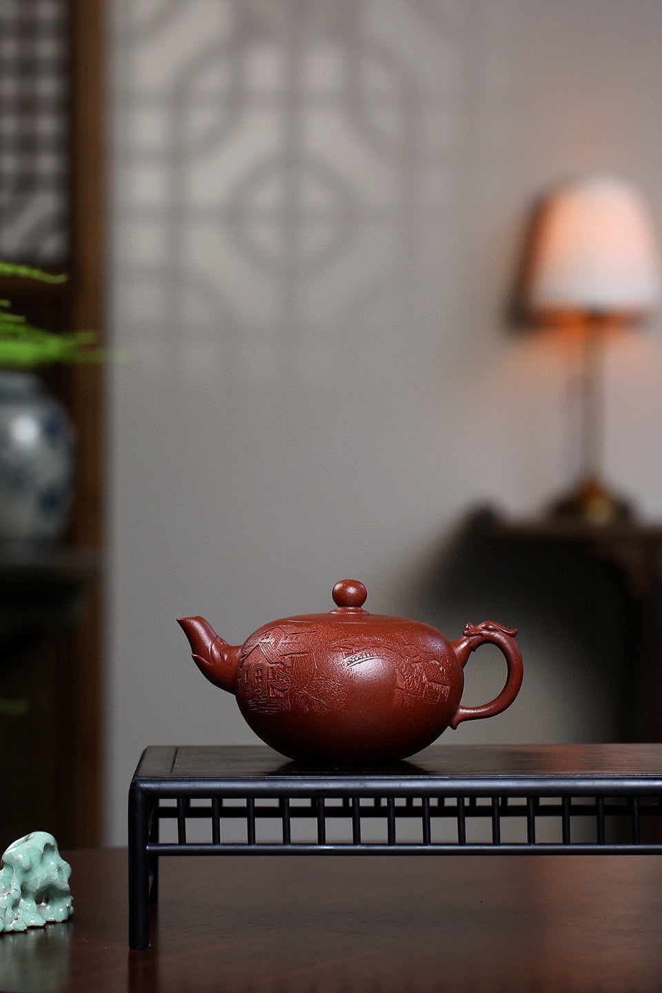 宜兴原矿紫砂，工艺师精品佳作推荐【龙珠】 原矿红降坡，约450cc，7孔出水 作者：潘老师 工艺美术师