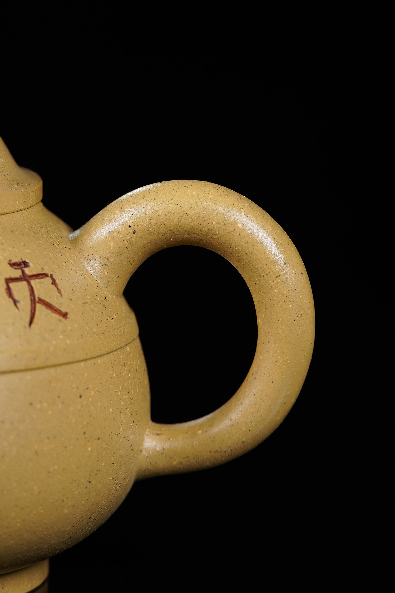 储立之大师传世典藏重器《玉带壶》是礼藏双宜首选的高端艺术品！  ——原矿优质 本山段泥·320cc ——江苏省工艺美术大师·储立之 之作