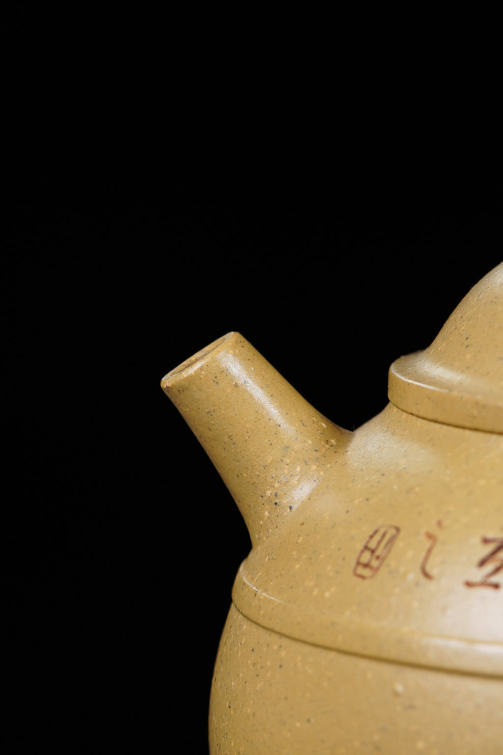 储立之大师传世典藏重器《玉带壶》是礼藏双宜首选的高端艺术品！  ——原矿优质 本山段泥·320cc ——江苏省工艺美术大师·储立之 之作