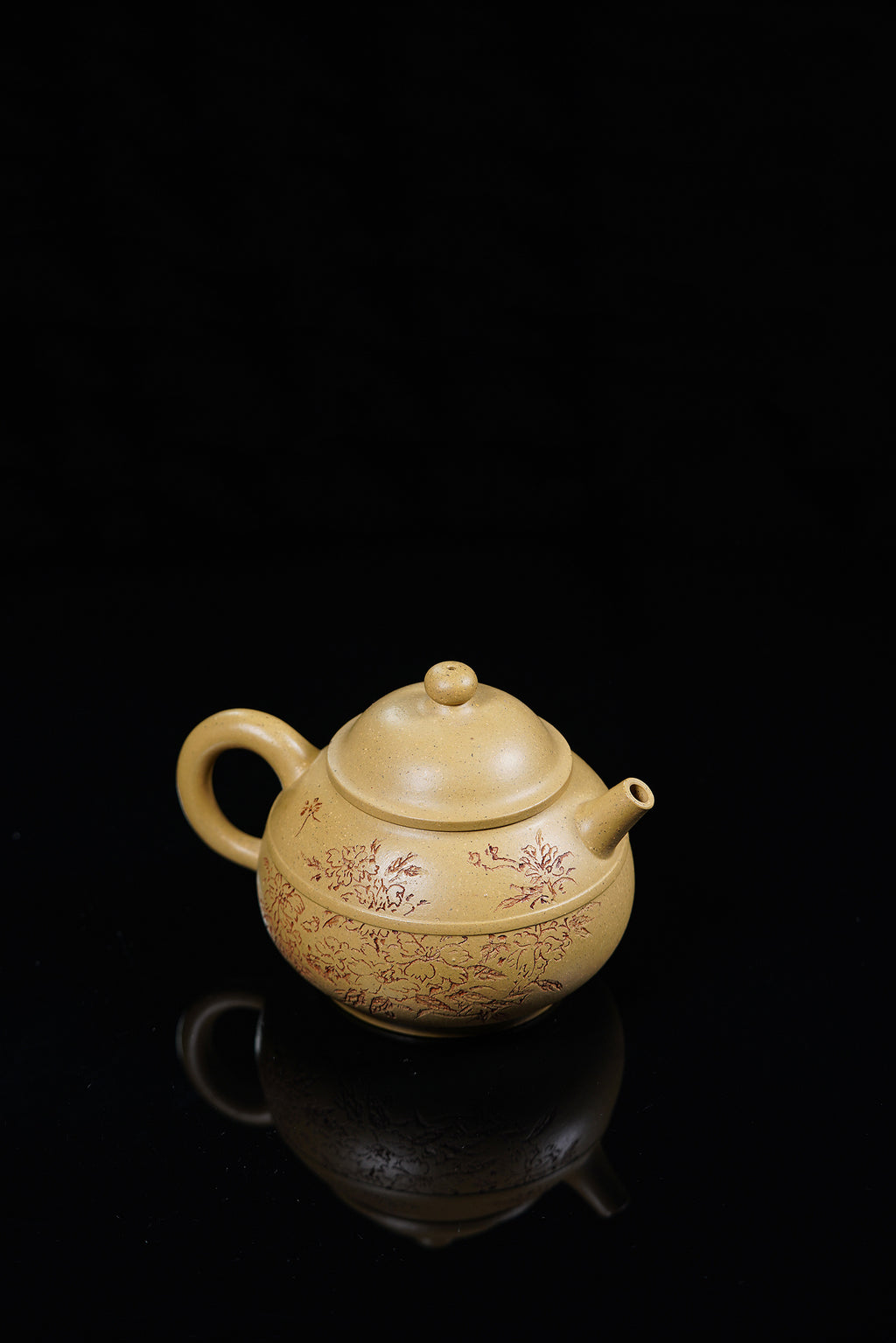 储立之大师传世典藏重器《玉带壶》是礼藏双宜首选的高端艺术品！  ——原矿优质 本山段泥·320cc ——江苏省工艺美术大师·储立之 之作