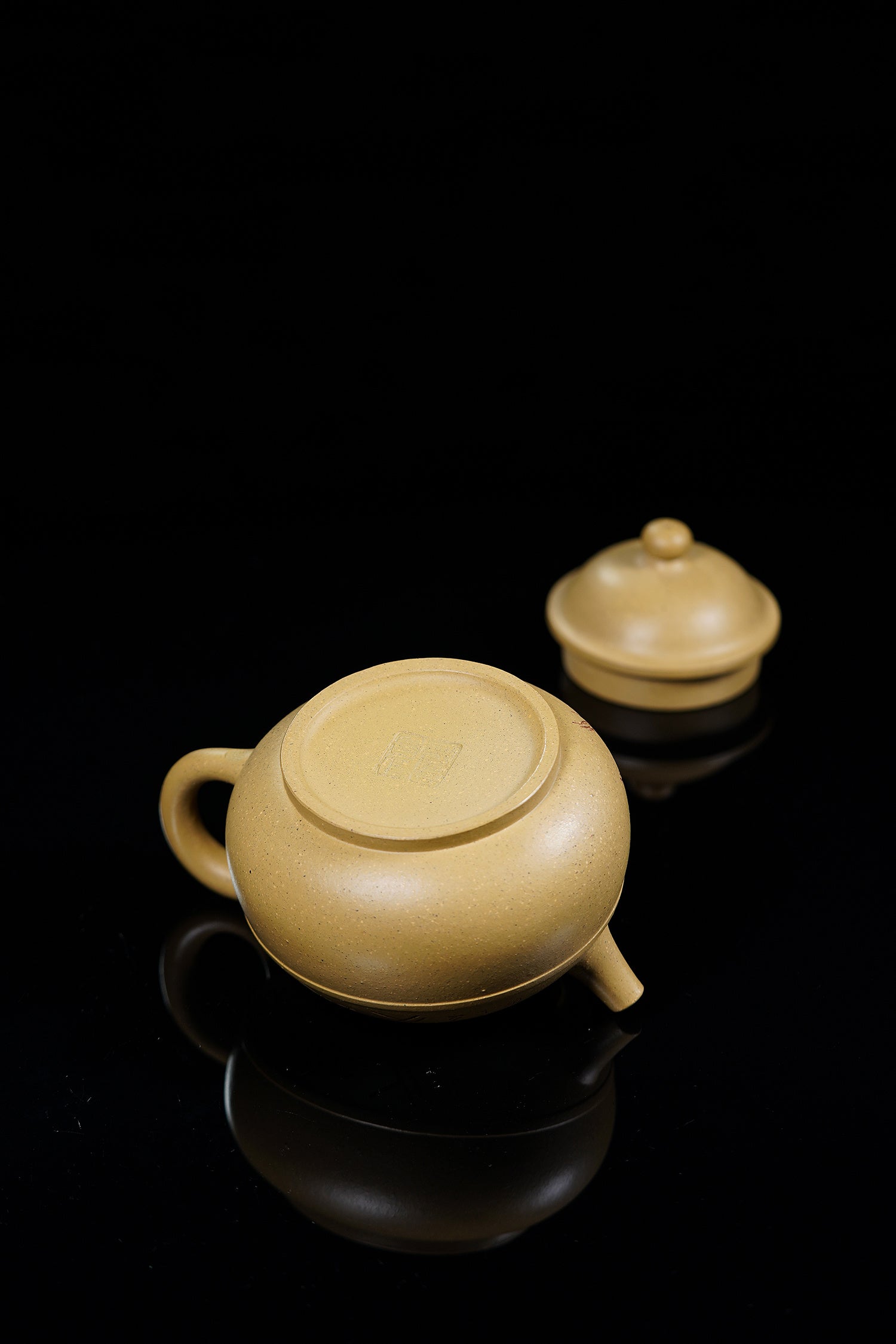 储立之大师传世典藏重器《玉带壶》是礼藏双宜首选的高端艺术品！  ——原矿优质 本山段泥·320cc ——江苏省工艺美术大师·储立之 之作