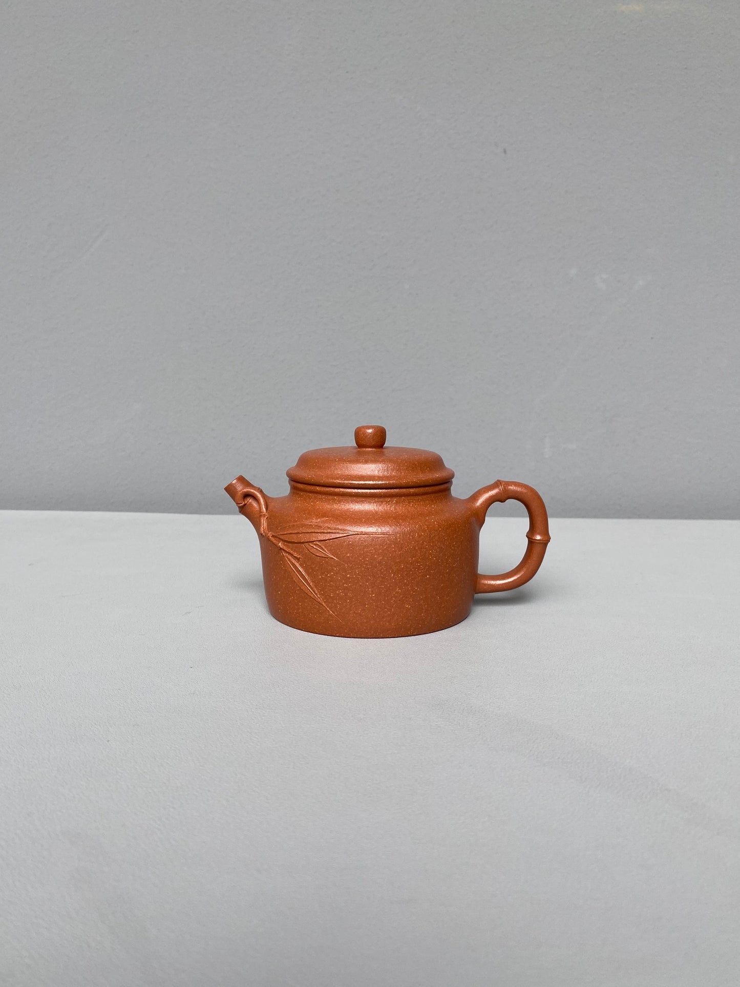 范泽锋高徒·邱爽紫砂潜力重器《竹节德钟壶》——原矿优质金降坡·230cc ——江苏省级大师·邱爽 亲制