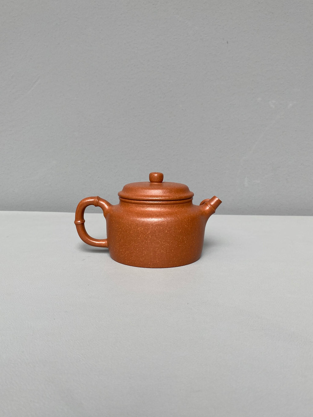 范泽锋高徒·邱爽紫砂潜力重器《竹节德钟壶》——原矿优质金降坡·230cc ——江苏省级大师·邱爽 亲制