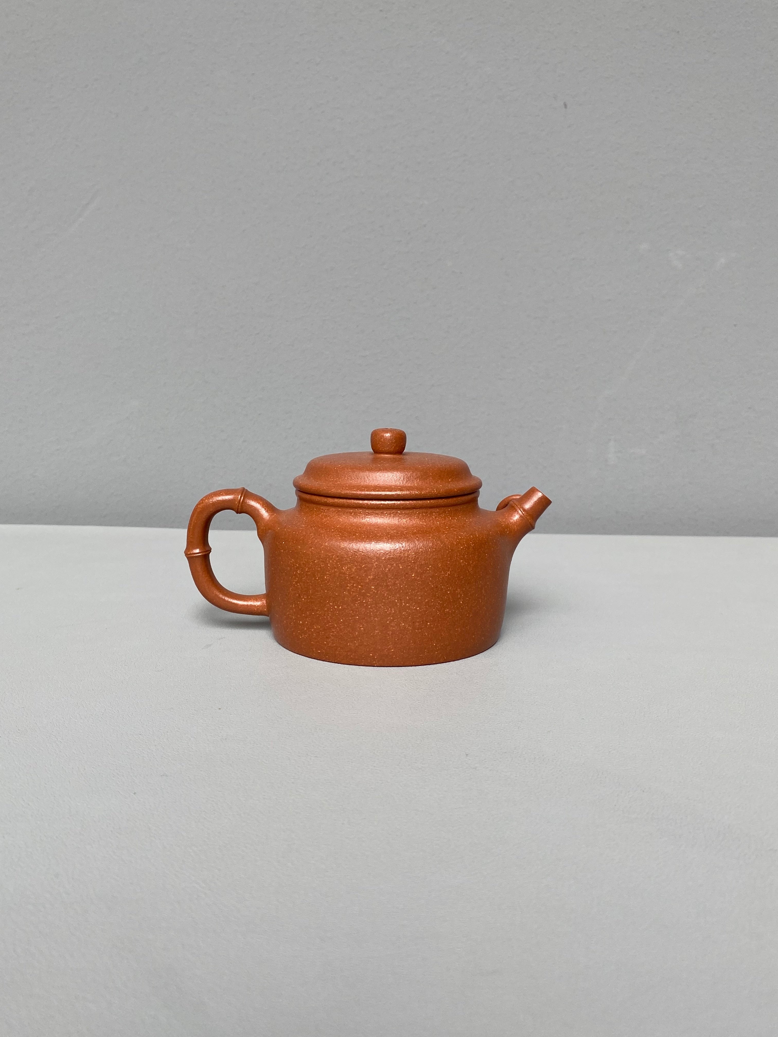 范泽锋高徒·邱爽紫砂潜力重器《竹节德钟壶》——原矿优质金降坡·230cc ——江苏省级大师·邱爽 亲制