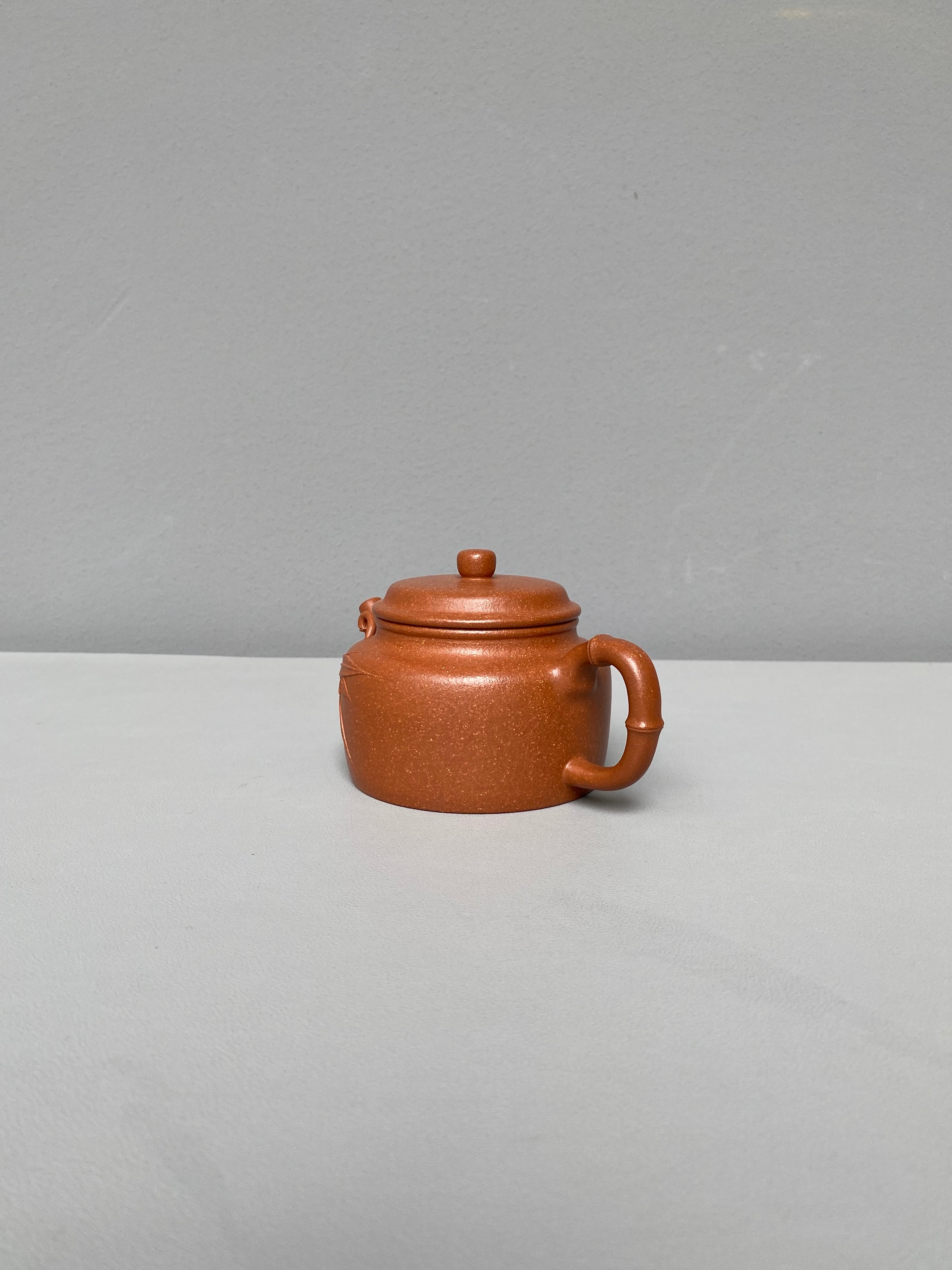 范泽锋高徒·邱爽紫砂潜力重器《竹节德钟壶》——原矿优质金降坡·230cc ——江苏省级大师·邱爽 亲制