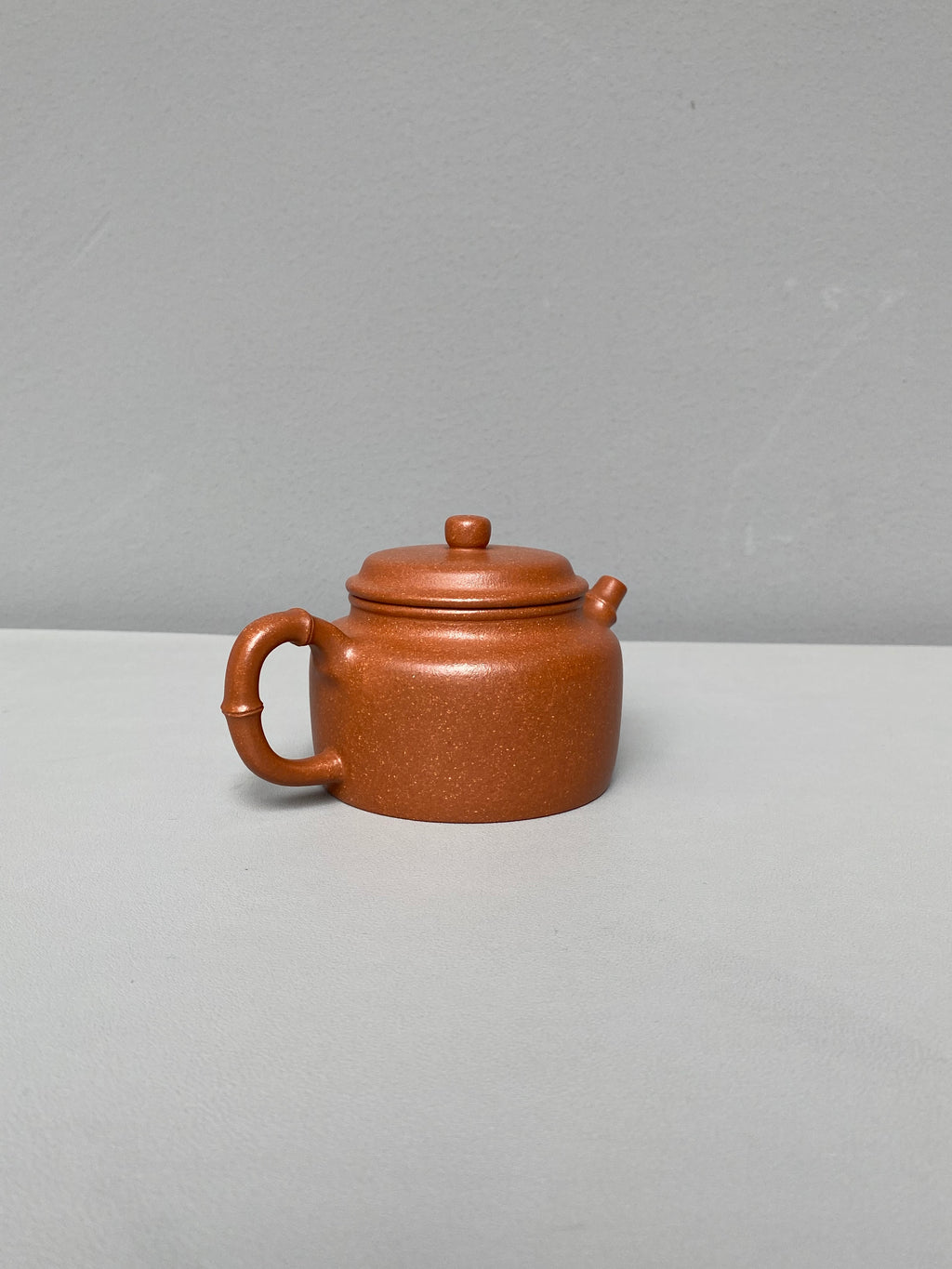 范泽锋高徒·邱爽紫砂潜力重器《竹节德钟壶》——原矿优质金降坡·230cc ——江苏省级大师·邱爽 亲制