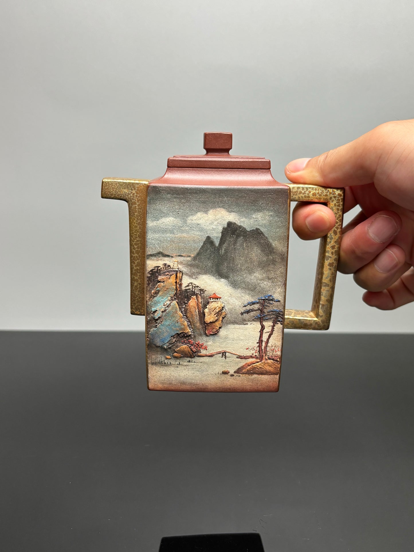 双宗师合璧·紫砂史巅峰紫砂界天花板泥画｜何光宏·邱玉林联袂创作稀世孤品《高升壶》——原矿优质底槽清·450cc