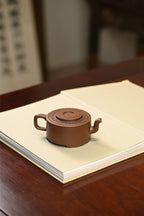 镜瓦·全手工  /容量150cc/极品紫泥 作品在传统镜瓦的基础上，进行大胆创新