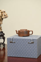 镜瓦·全手工  /容量150cc/极品紫泥 作品在传统镜瓦的基础上，进行大胆创新
