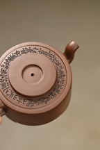 镜瓦·全手工  /容量150cc/极品紫泥 作品在传统镜瓦的基础上，进行大胆创新