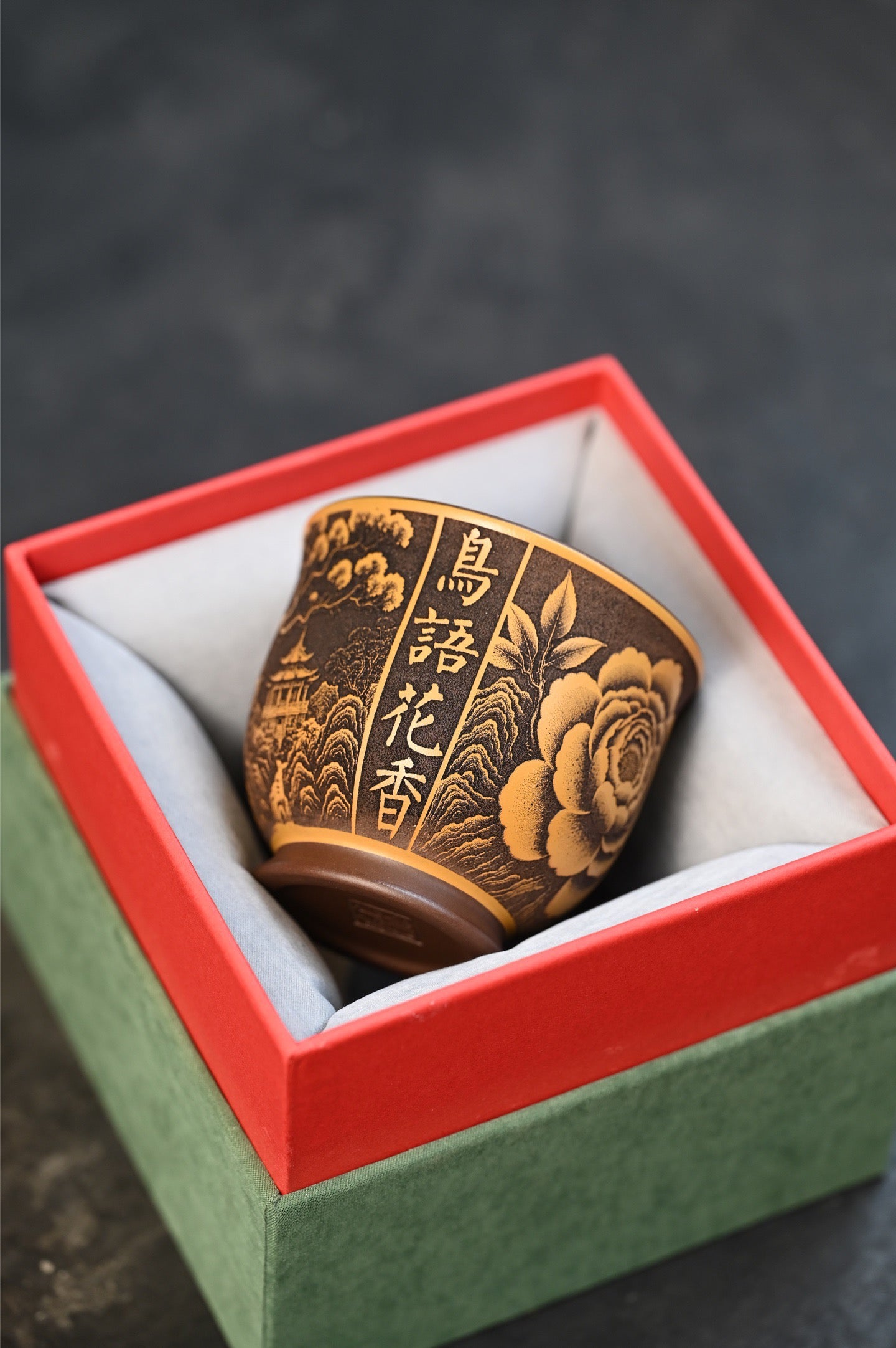 鸟语花香主人杯/容量220cc/原矿紫泥 牡丹的美艳绝伦兼有色、香、韵三者之美，让人倾倒