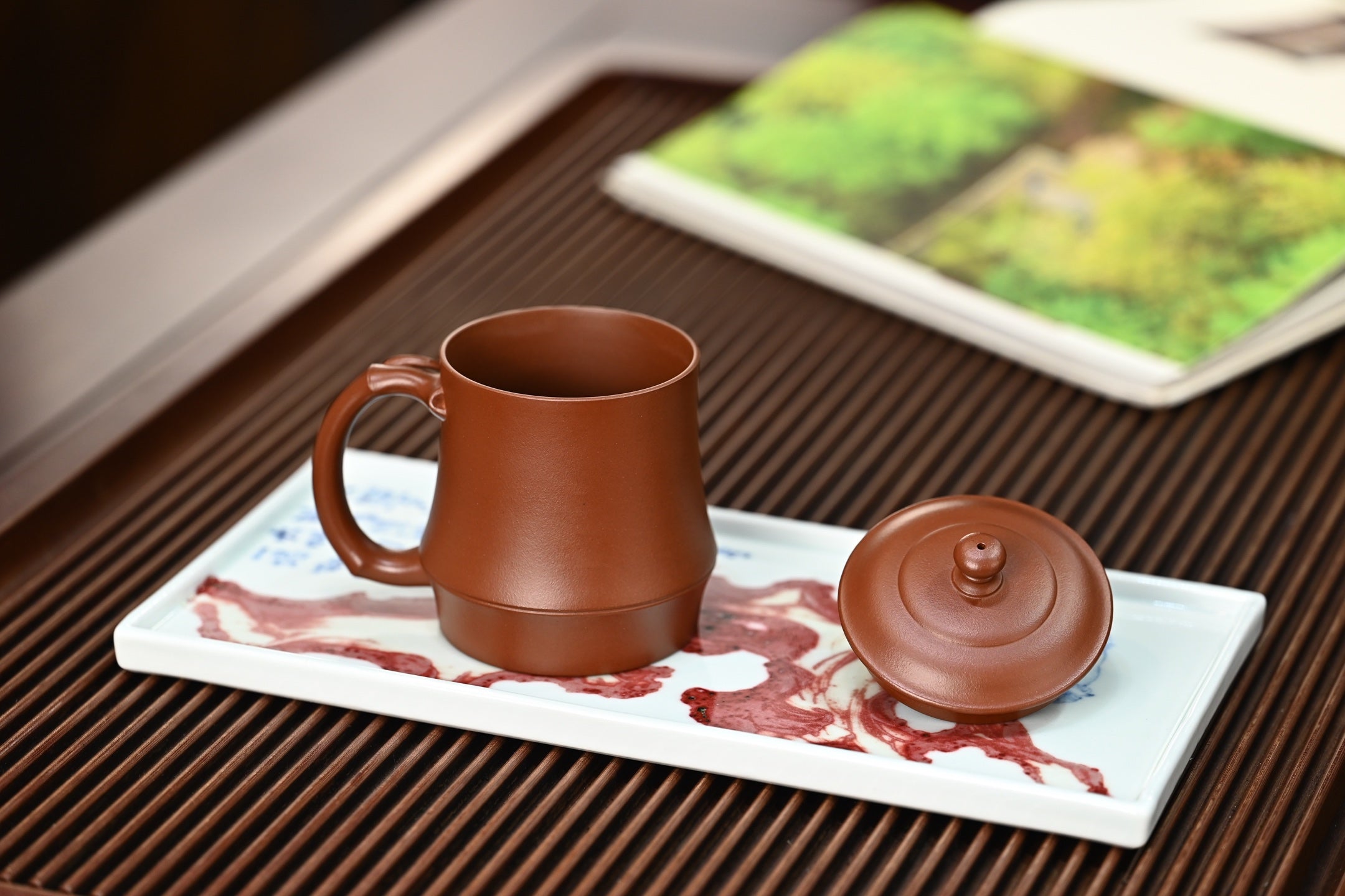 馨德杯·原创作品 /范泽锋夫人国高工汤宣武作品  /330cc/原矿底槽清 酒中浮竹叶，杯上写芙蓉