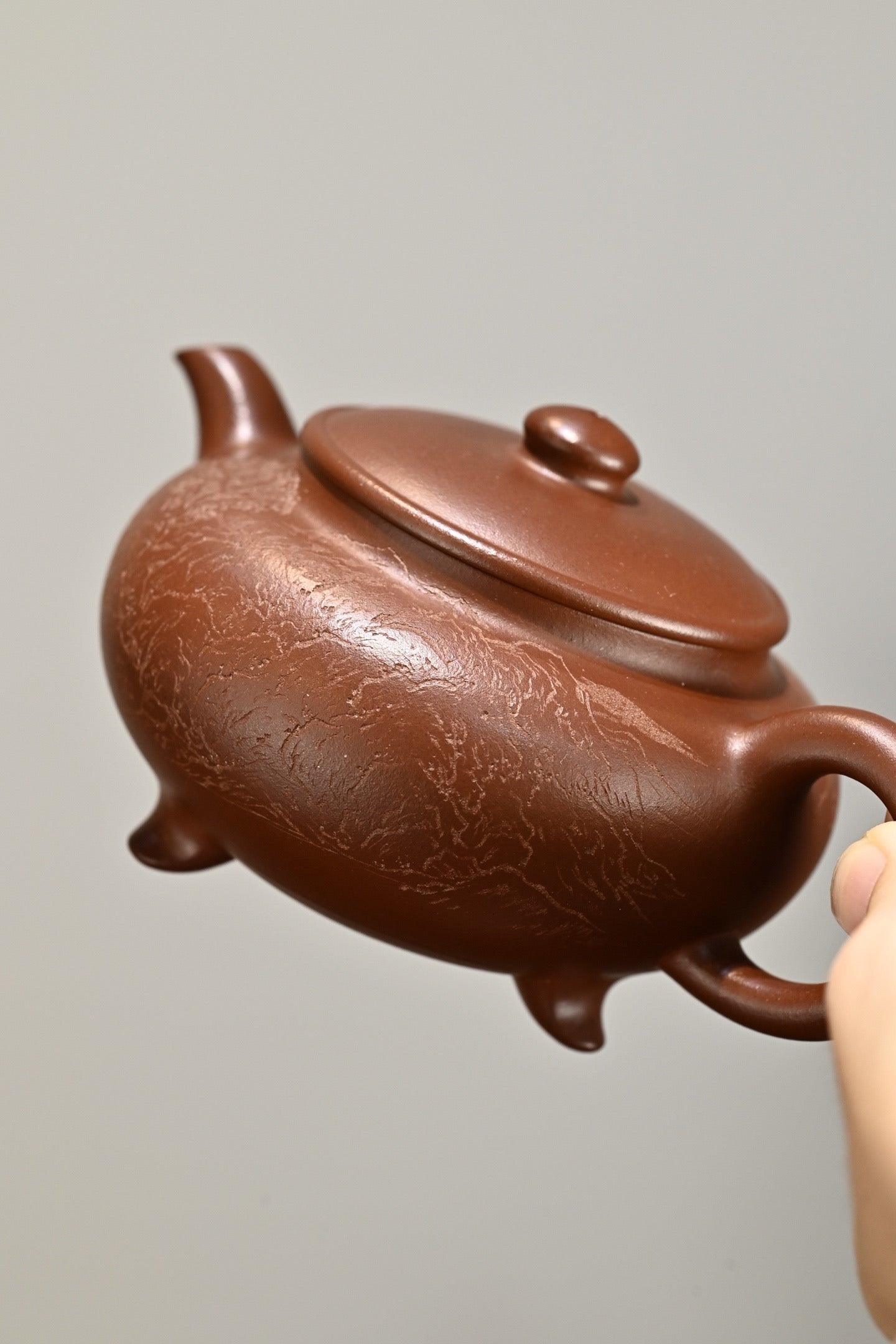 三足锦鼓·全手工/传统器高手沈妮作品，徐峰刻绘 /容量230cc/极品底槽清 一壶一世界，作品壶身饱满圆润