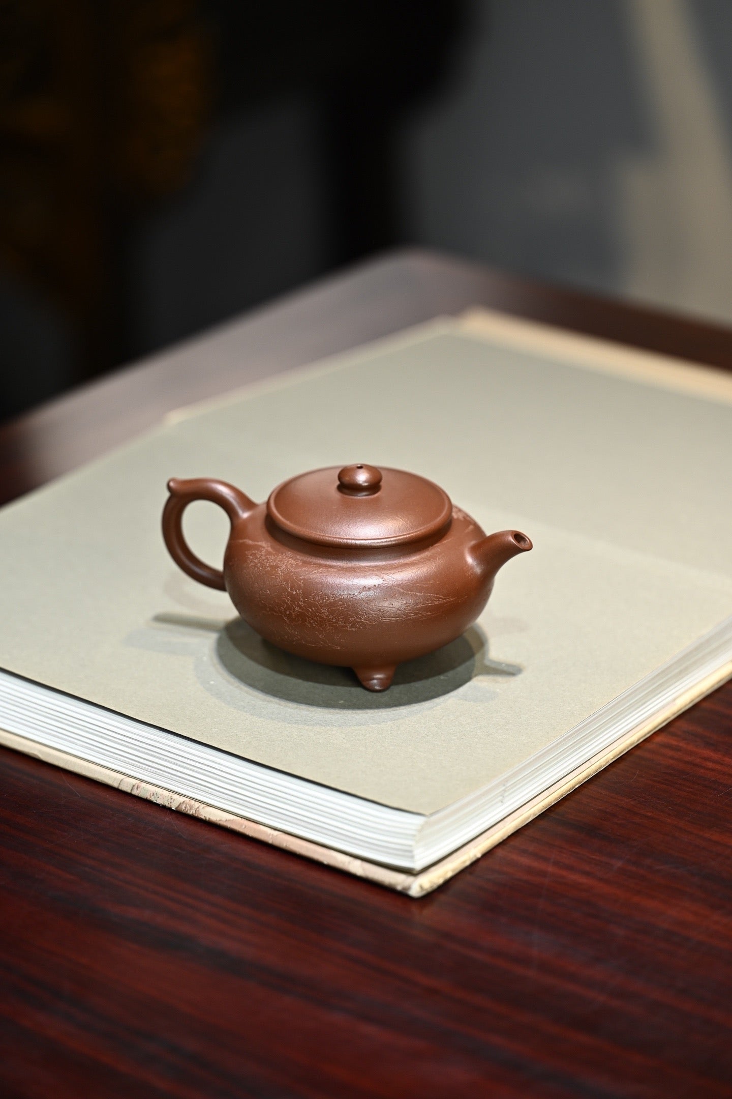 三足锦鼓·全手工/传统器高手沈妮作品，徐峰刻绘 /容量230cc/极品底槽清 一壶一世界，作品壶身饱满圆润