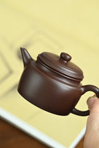 剑流德钟·手工 /容量120cc/极品紫泥 壶嘴儿由直管形改为剑流形，多了些锐气