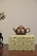 秦玉·全手工/正高工许学芳作品 /容量350cc/一厂紫泥 作品借鉴酒壶元素，雅致脱俗，巧而不纤