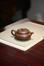 扁腹·全手工 /正高工许学芳作品 /容量300cc/一厂紫泥 壶身虽扁，扁而不塌，一弯流舒展有势