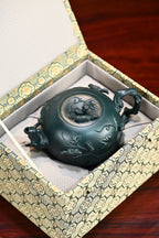 松鼠葡萄·全手工/正高工许学芳作品 /容量700cc/一厂民国绿 松鼠，活泼可爱，与葡萄一样，均有多子多孙的寓意