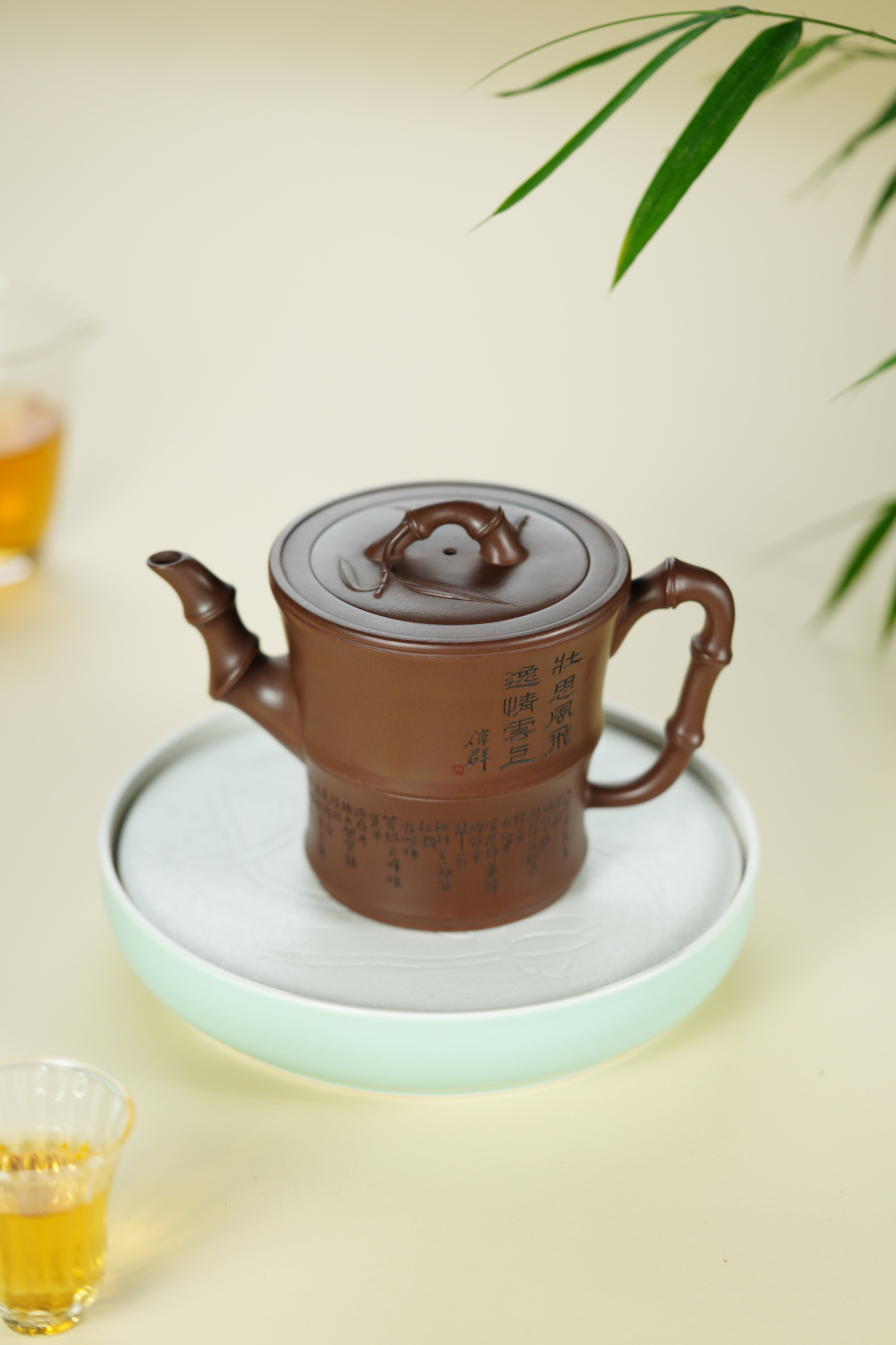 范大生嫡脉｜范秀芳制 范伟群装饰｜双省大师联诀紫砂臻品《梅竹双清壶》——原矿优质紫泥·550cc(入册款代表作)