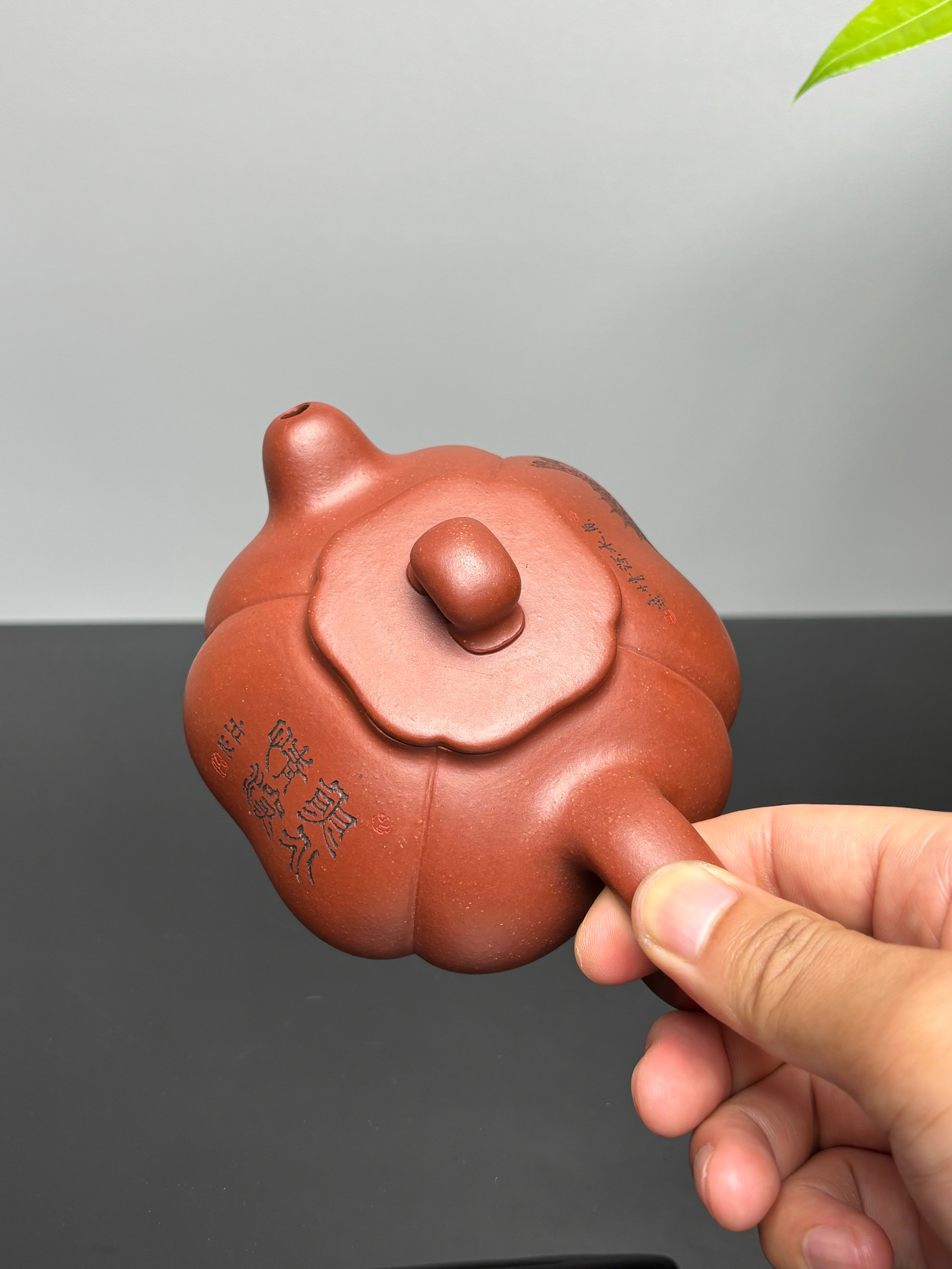 储立之大师传世典藏重器《鳜鱼石瓢》是礼藏双宜首选  ——原矿优质红清水泥·230cc ——江苏省工艺美术大师·储立之 之作