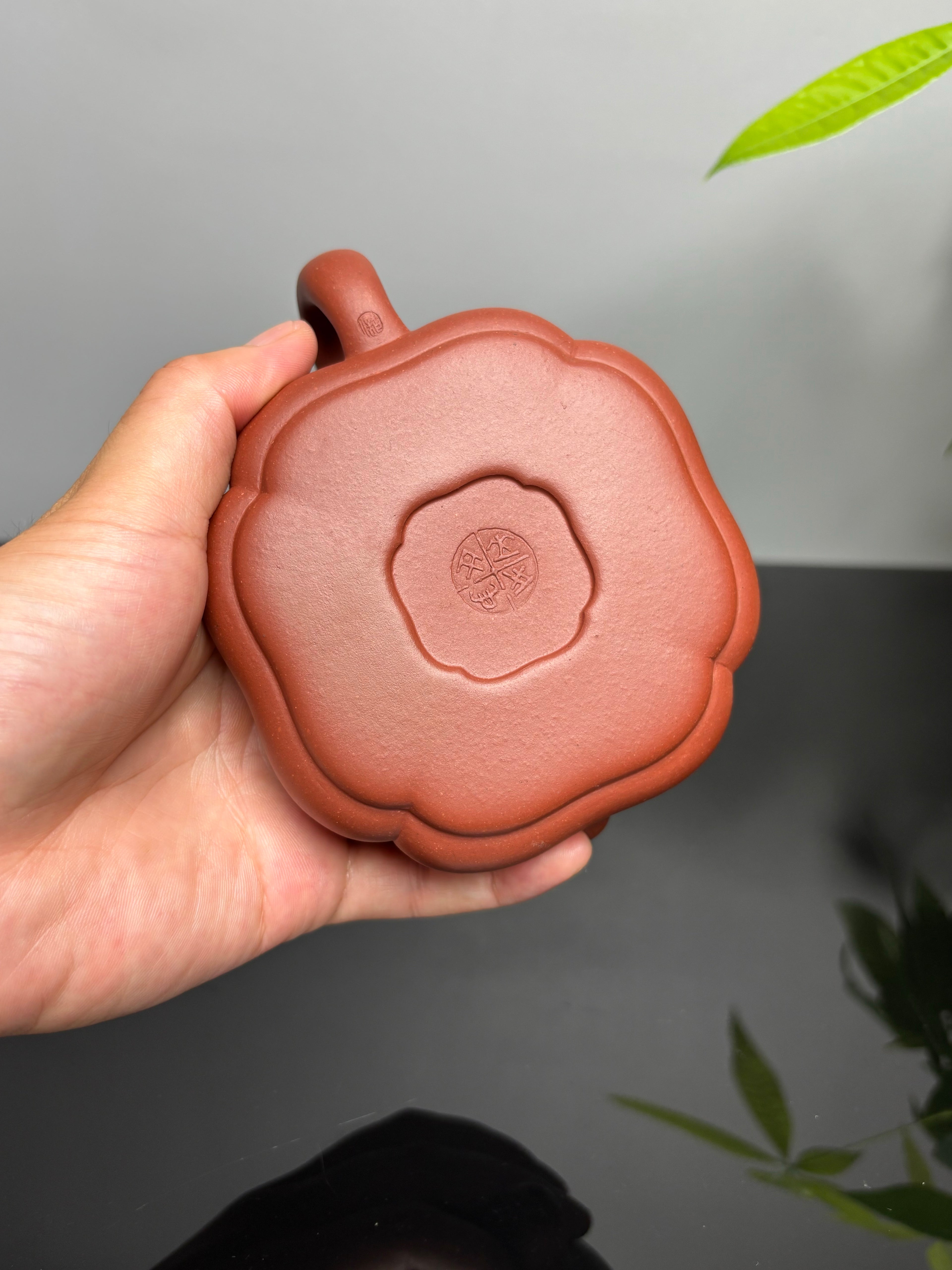 储立之大师传世典藏重器《鳜鱼石瓢》是礼藏双宜首选  ——原矿优质红清水泥·230cc ——江苏省工艺美术大师·储立之 之作