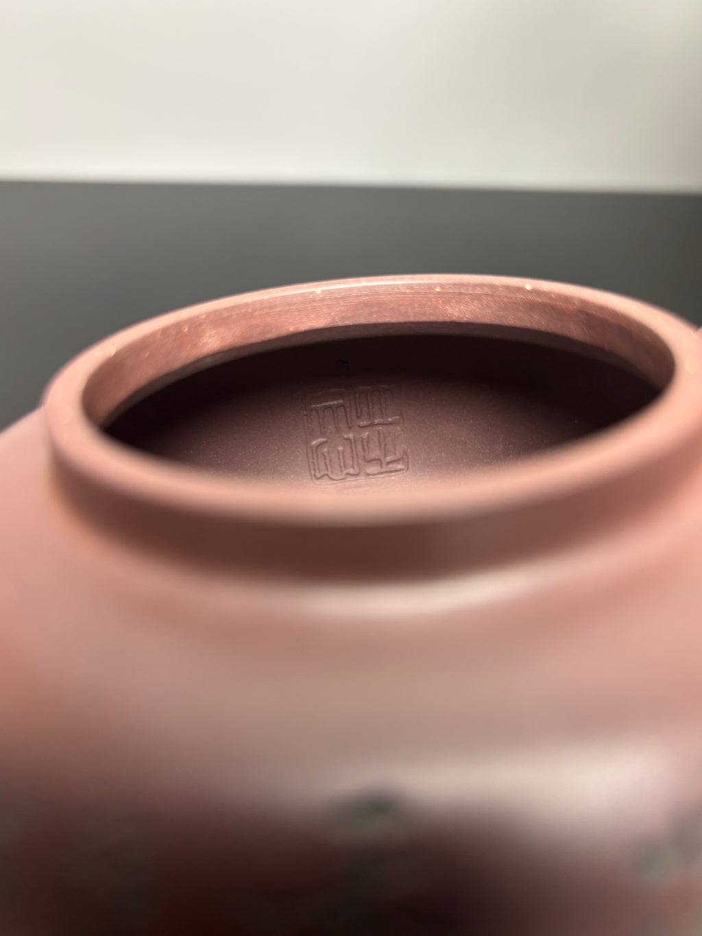 国大师 顾绍培➕省大师 储立之合作限量款——原矿优质高温紫茄泥·350cc ——江苏省工艺美术大师·储立之·制 ——中国工艺美术大师 顾绍培·装饰