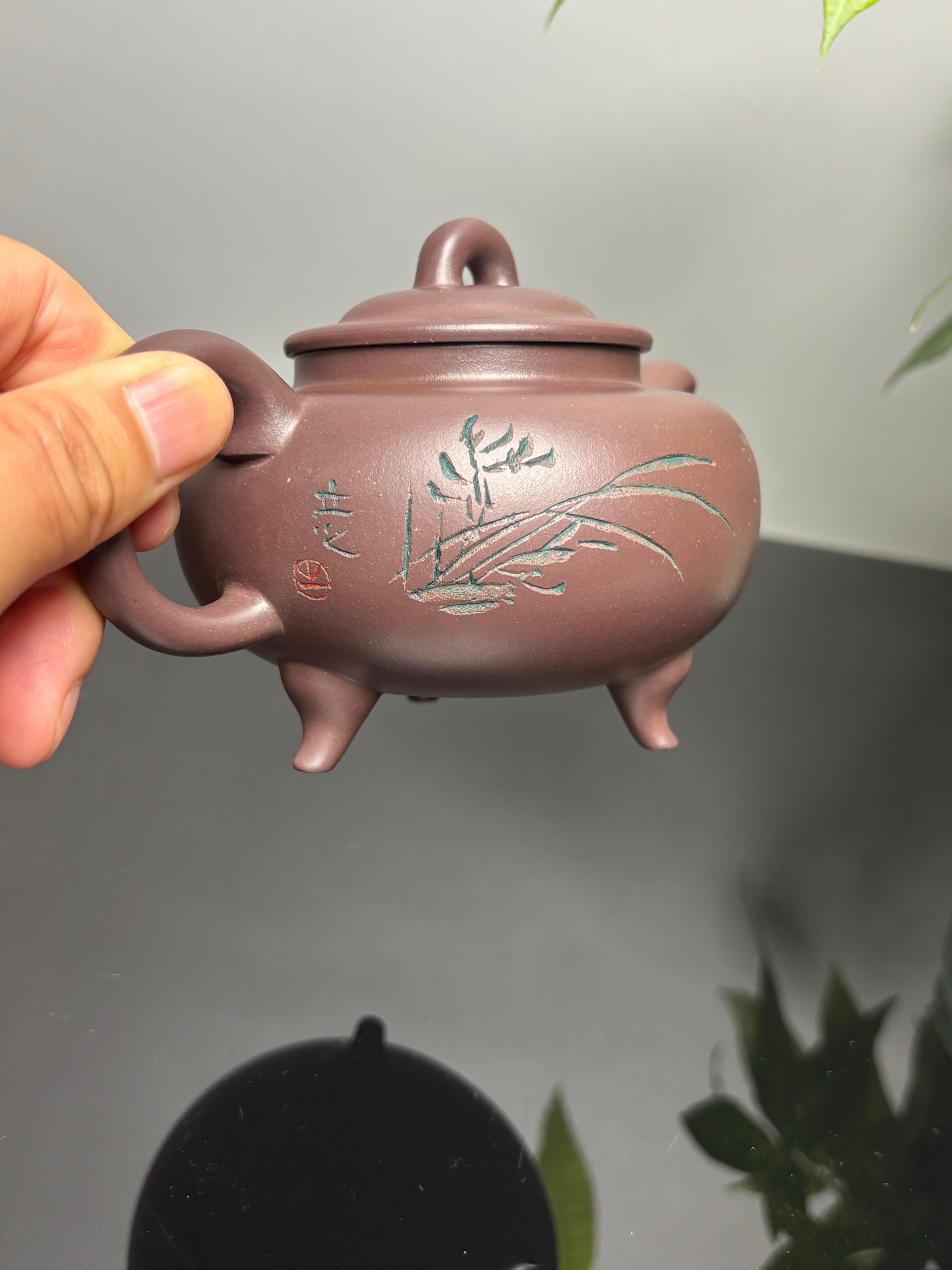 国大师 顾绍培➕省大师 储立之合作限量款——原矿优质高温紫茄泥·350cc ——江苏省工艺美术大师·储立之·制 ——中国工艺美术大师 顾绍培·装饰