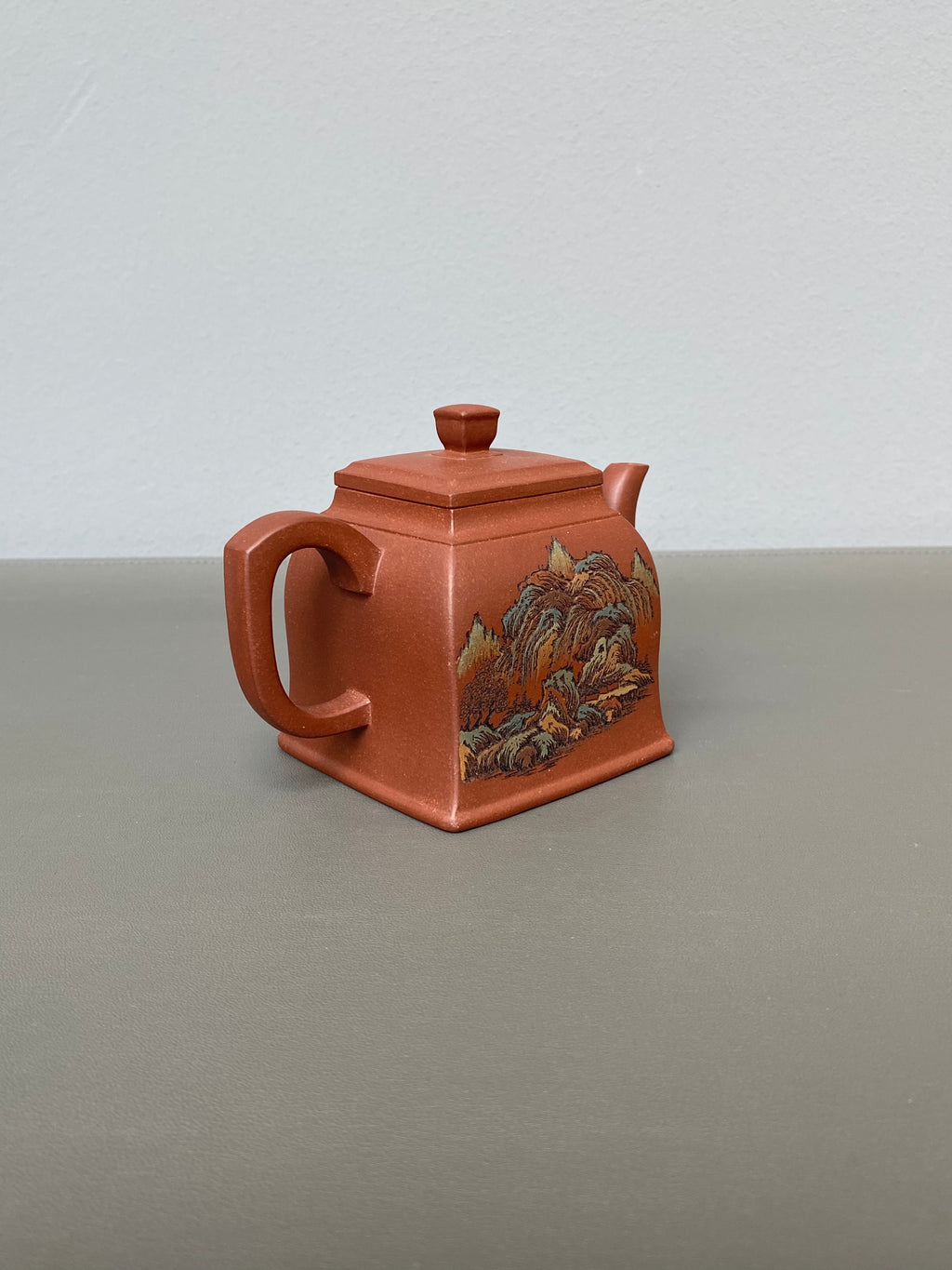 紫砂界彩刻山水标杆·李峰臻品《长乐四方壶》礼藏双绝 传世重器！  ——原矿优质底槽清·230cc ——著名紫砂彩刻艺术家·李峰亲工