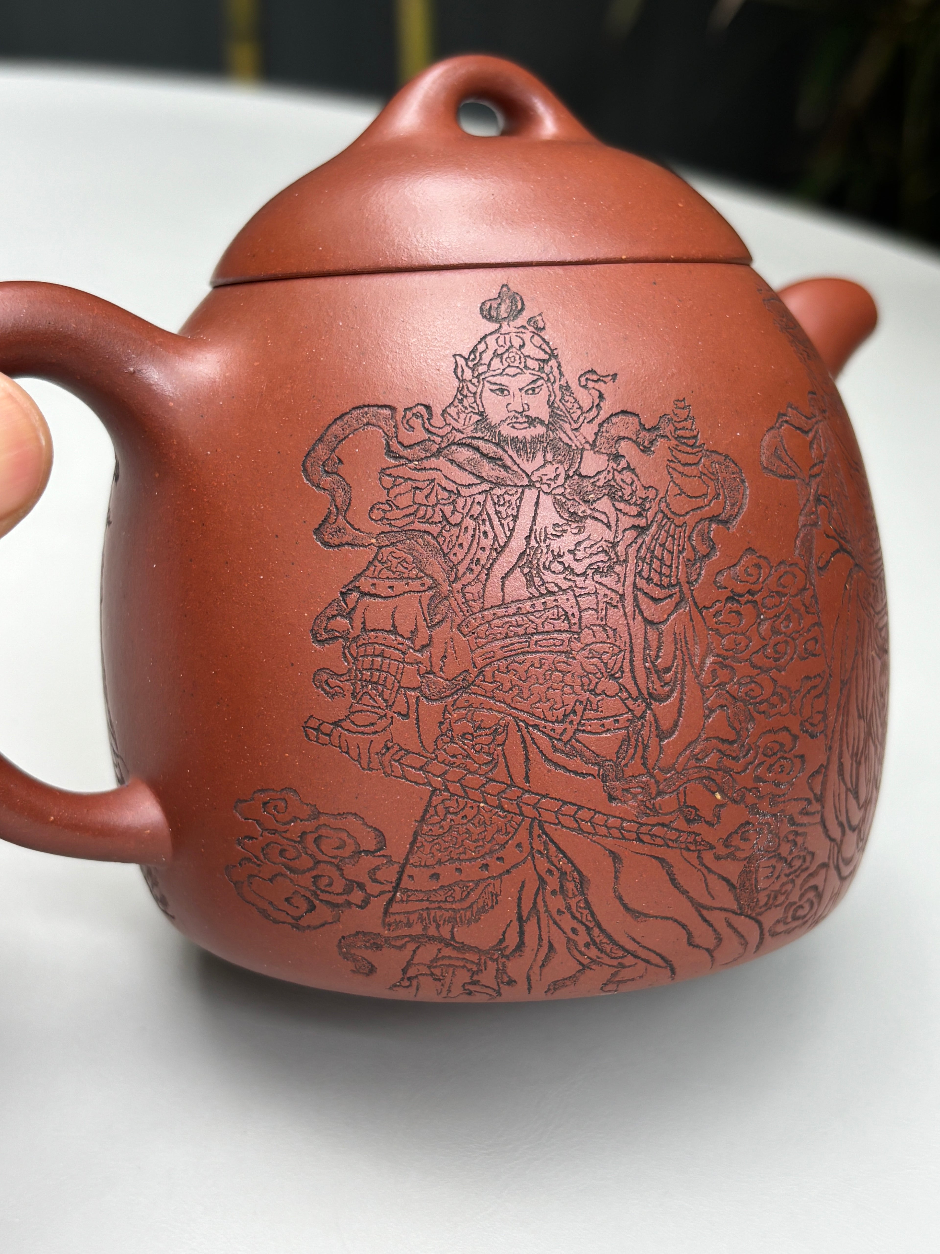 邱爽×邱玉林双大师联袂【秦权·五路财神】——原矿优质底槽清·350cc ——江苏省级大师·邱爽 亲制 ——中国陶瓷艺术大师·邱玉林 装饰·越来越好！