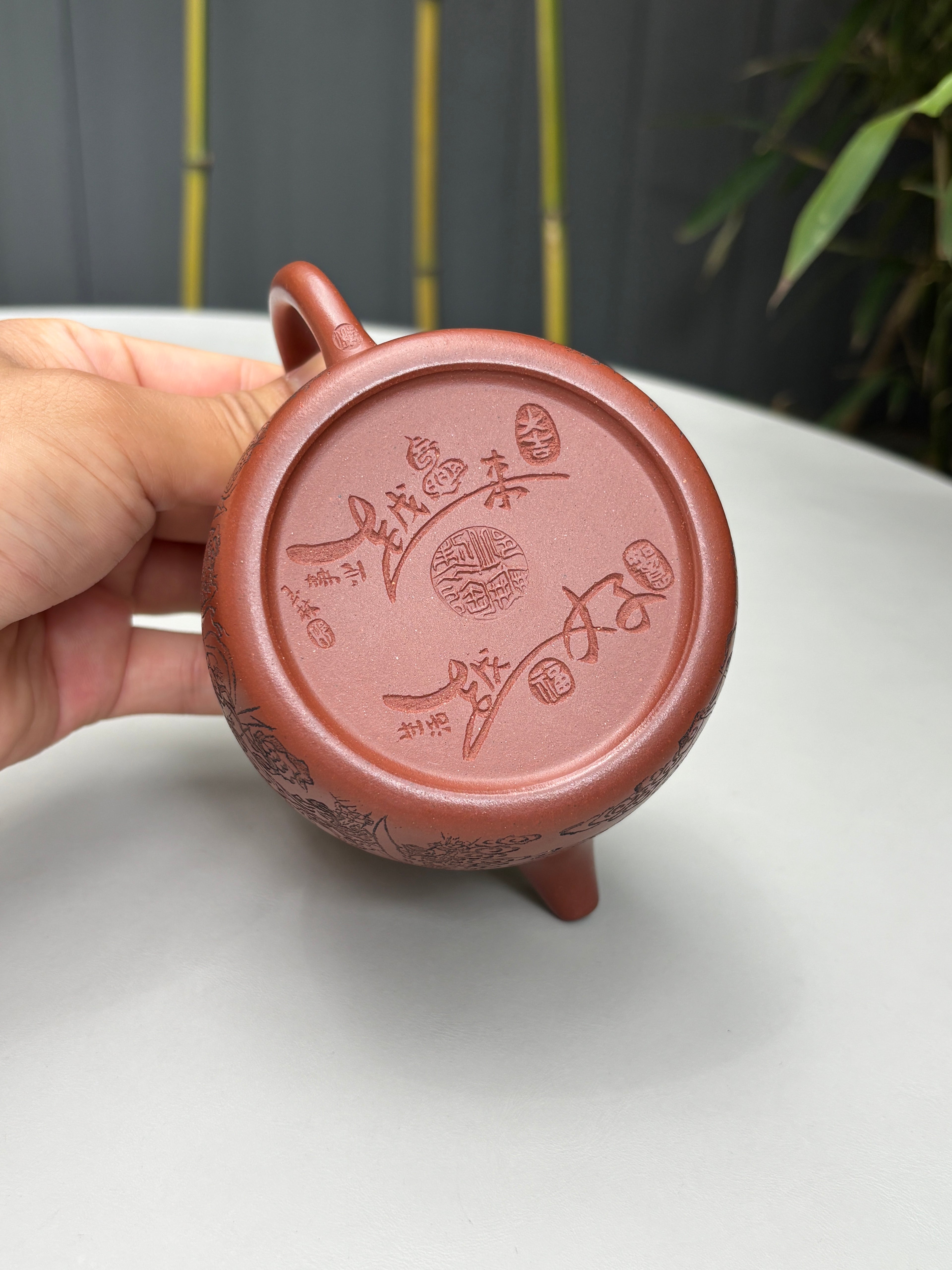 邱爽×邱玉林双大师联袂【秦权·五路财神】——原矿优质底槽清·350cc ——江苏省级大师·邱爽 亲制 ——中国陶瓷艺术大师·邱玉林 装饰·越来越好！