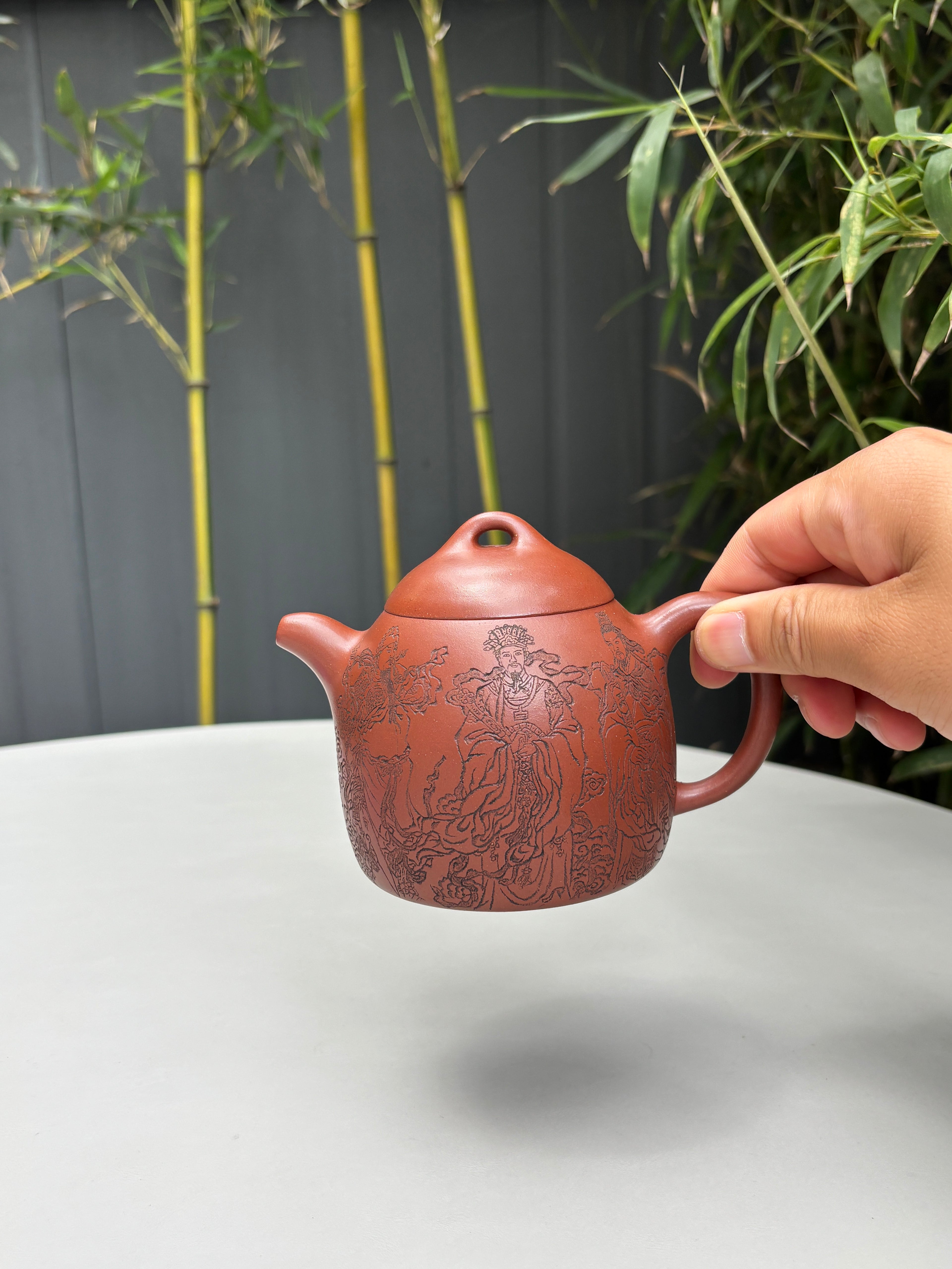 邱爽×邱玉林双大师联袂【秦权·五路财神】——原矿优质底槽清·350cc ——江苏省级大师·邱爽 亲制 ——中国陶瓷艺术大师·邱玉林 装饰·越来越好！