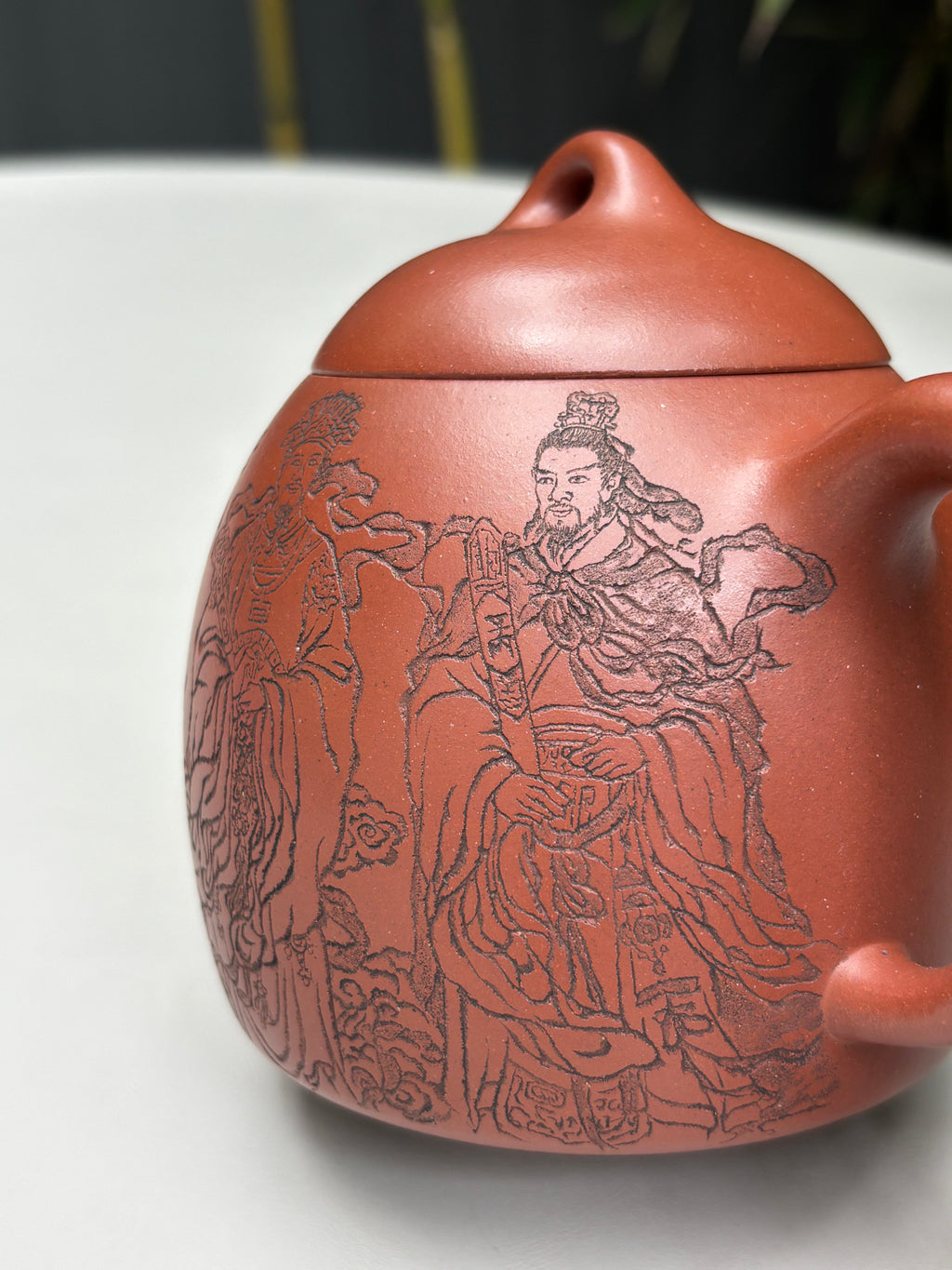 邱爽×邱玉林双大师联袂【秦权·五路财神】——原矿优质底槽清·350cc ——江苏省级大师·邱爽 亲制 ——中国陶瓷艺术大师·邱玉林 装饰·越来越好！