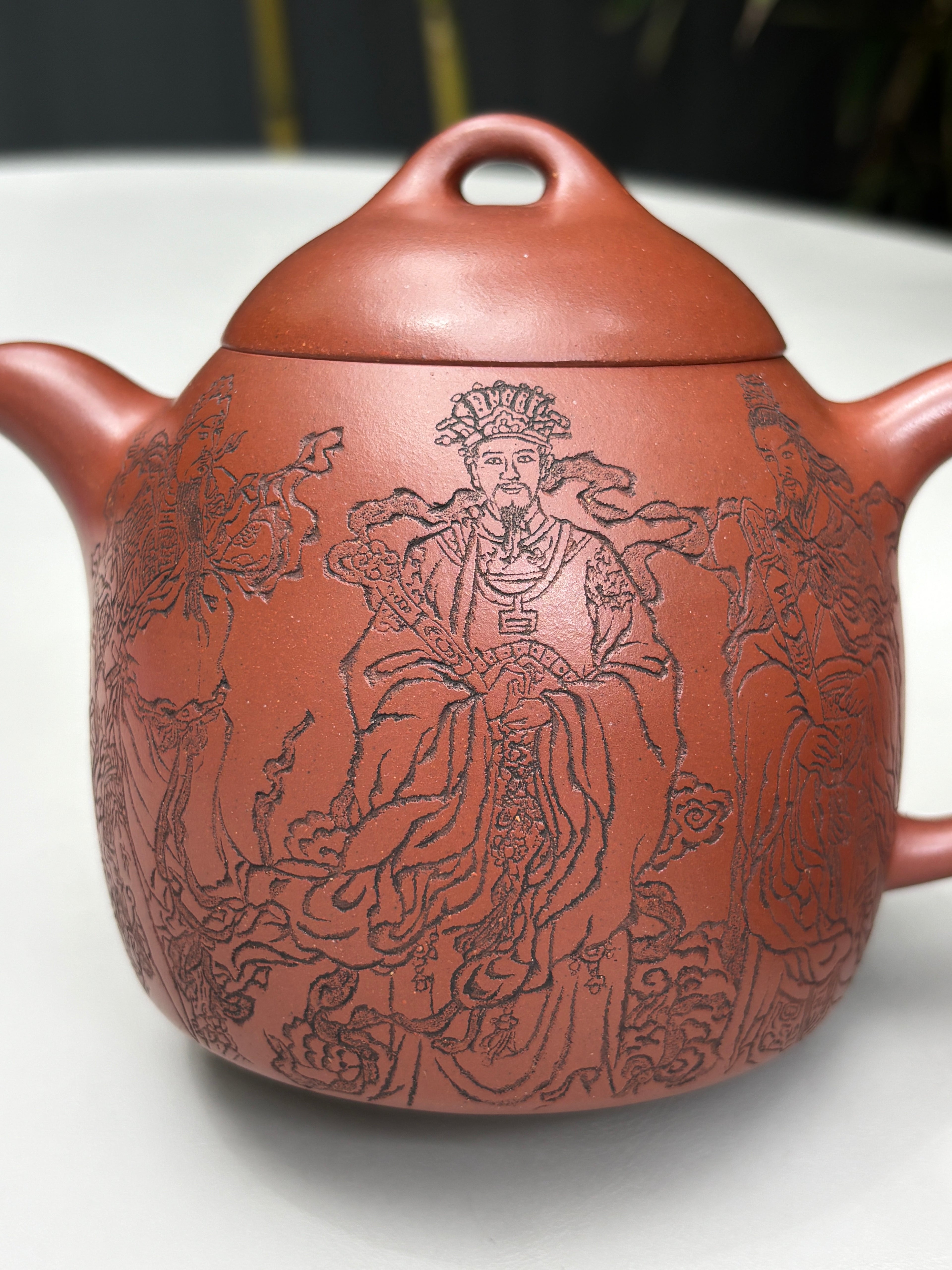 邱爽×邱玉林双大师联袂【秦权·五路财神】——原矿优质底槽清·350cc ——江苏省级大师·邱爽 亲制 ——中国陶瓷艺术大师·邱玉林 装饰·越来越好！
