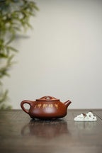 沈更轶制+彭金格绘+邱玉林饰字 世间唯一巅峰孤品《景舟石瓢》原矿优质纯红降坡·400cc｜正高工沈更轶制｜彭金格立体浮雕双牛戏水｜国大师邱玉林题铭「牛转乾坤」