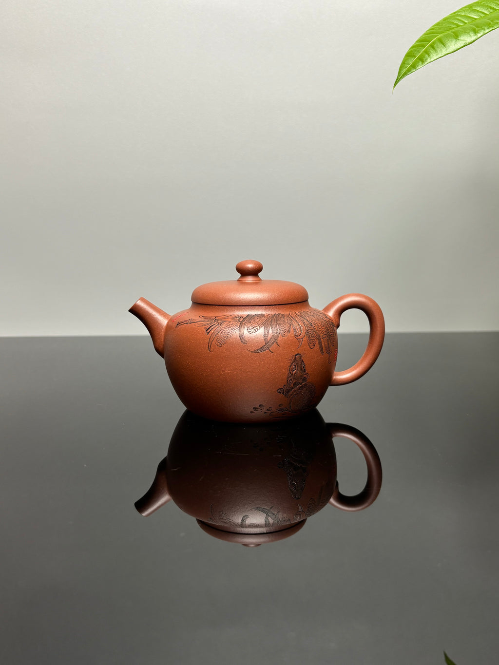 杨喜雨大师顶流臻品《玉蕴壶》鼠——原矿优质底槽清·260cc ——紫砂刻绘全能艺术名家·杨喜雨 亲工