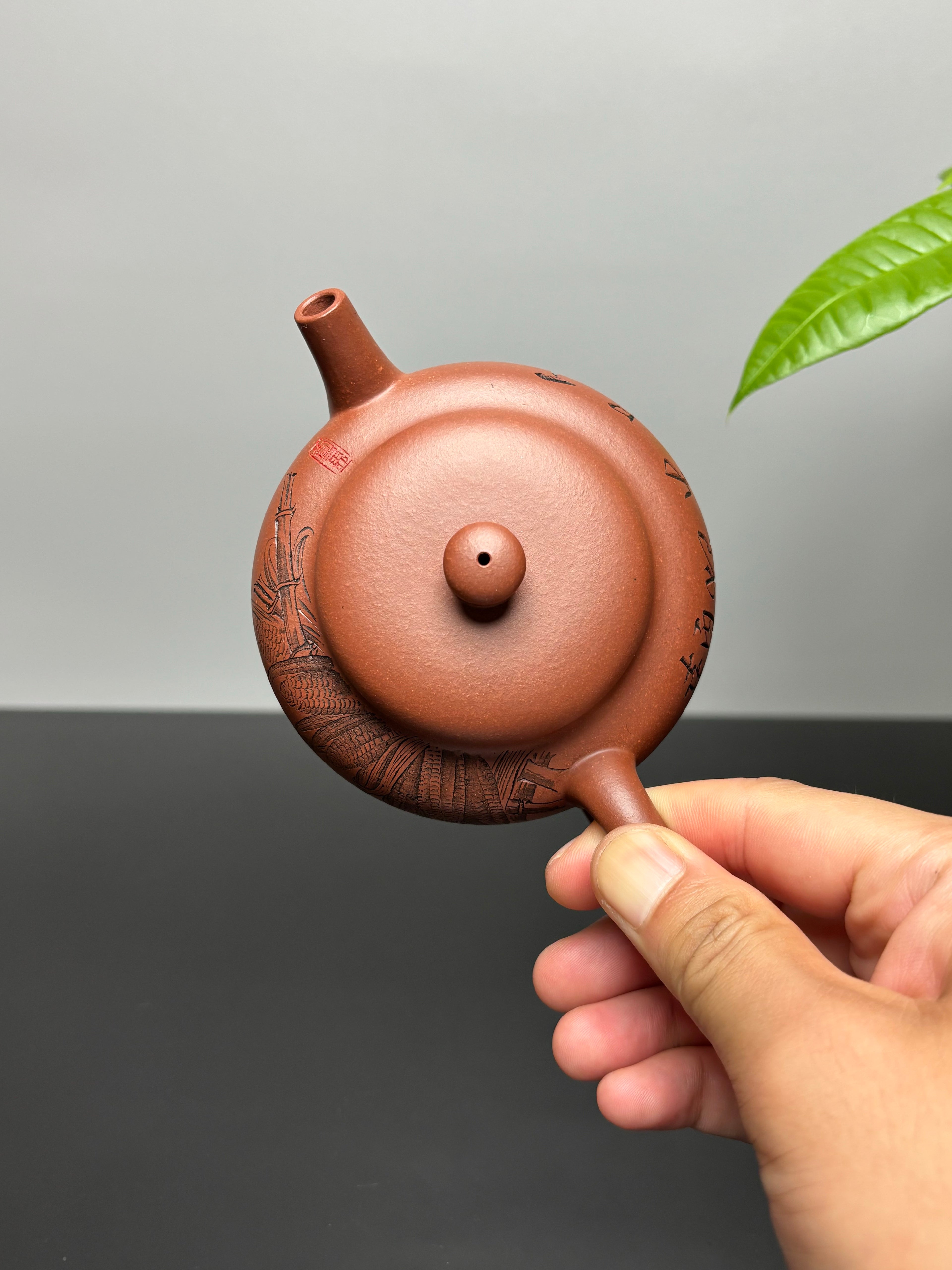 杨喜雨大师顶流臻品《玉蕴壶》鼠——原矿优质底槽清·260cc ——紫砂刻绘全能艺术名家·杨喜雨 亲工