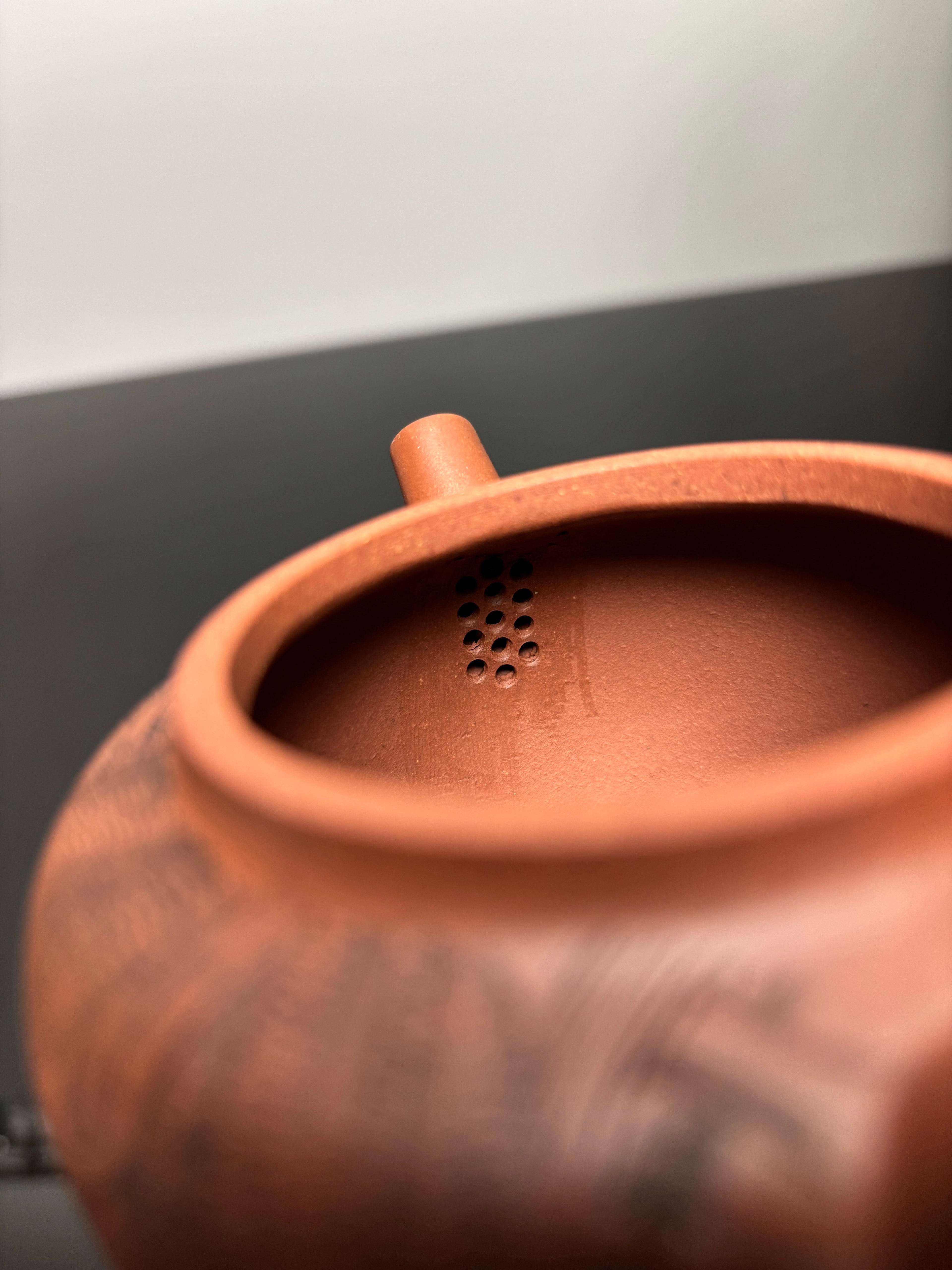 杨喜雨大师顶流臻品《玉蕴壶》鼠——原矿优质底槽清·260cc ——紫砂刻绘全能艺术名家·杨喜雨 亲工