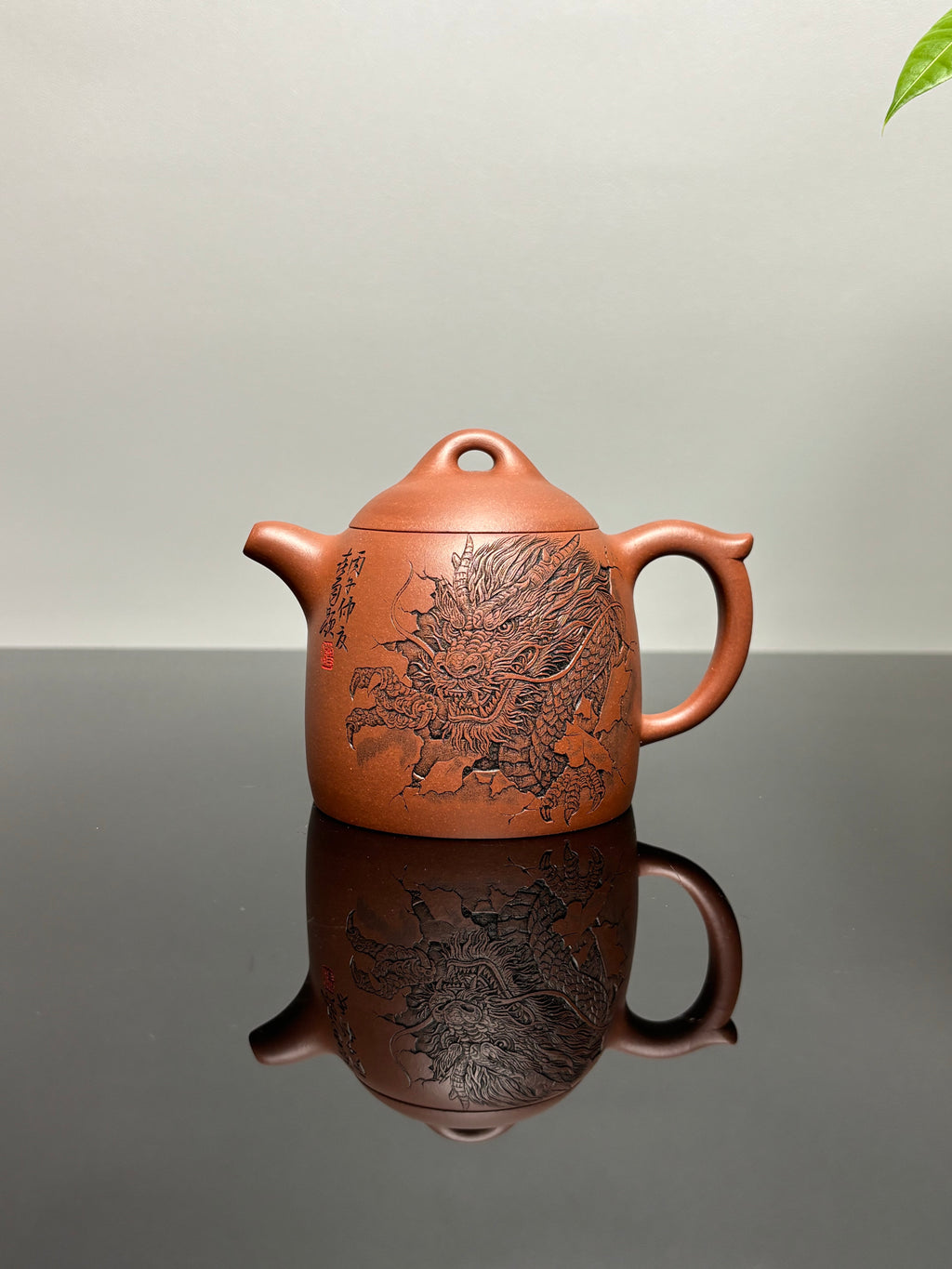 杨喜雨大师顶流臻品《秦权壶》龙——原矿优质底槽清·260cc ——紫砂刻绘全能艺术名家·杨喜雨 亲工