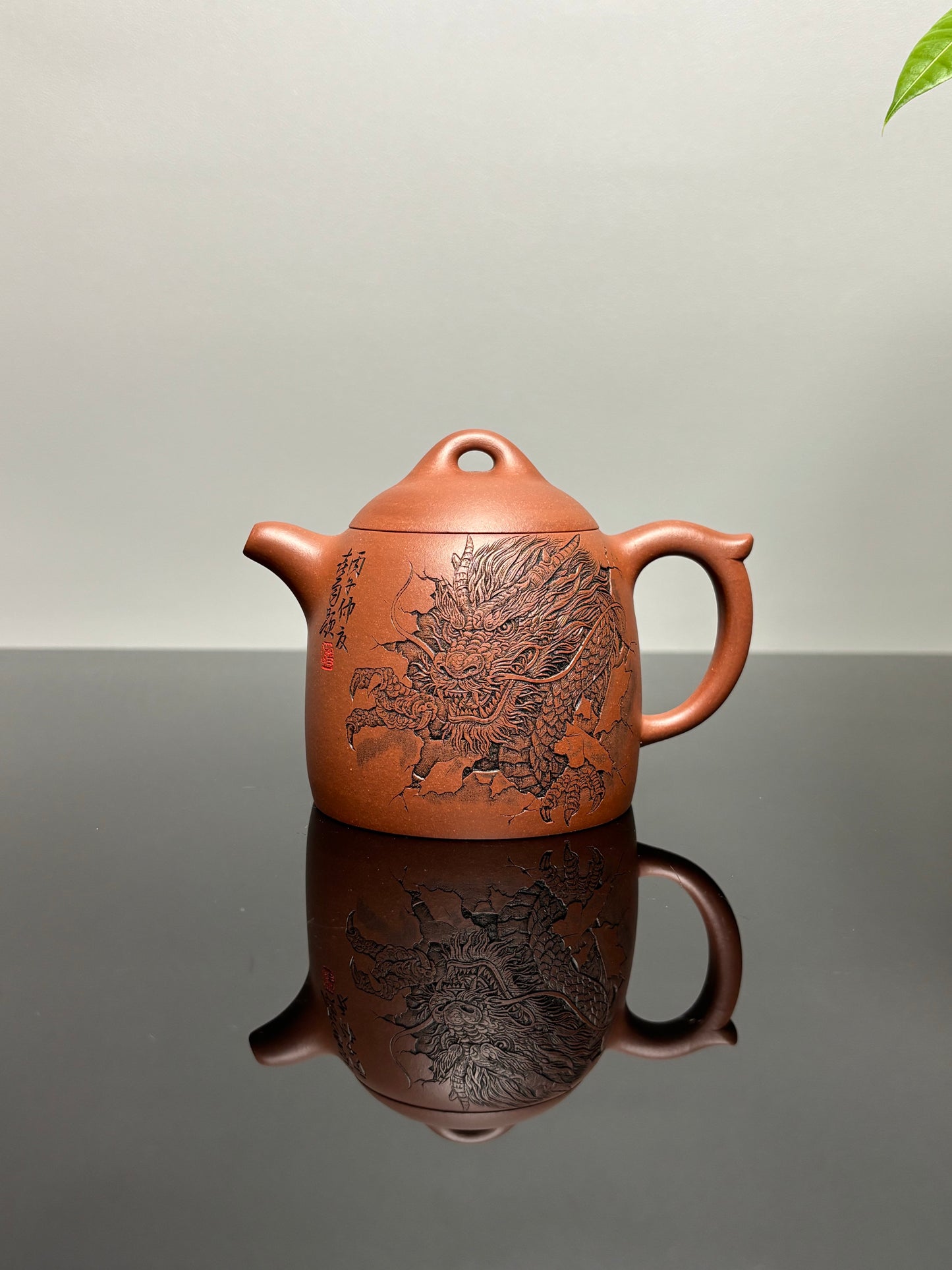 杨喜雨大师顶流臻品《秦权壶》龙——原矿优质底槽清·260cc ——紫砂刻绘全能艺术名家·杨喜雨 亲工