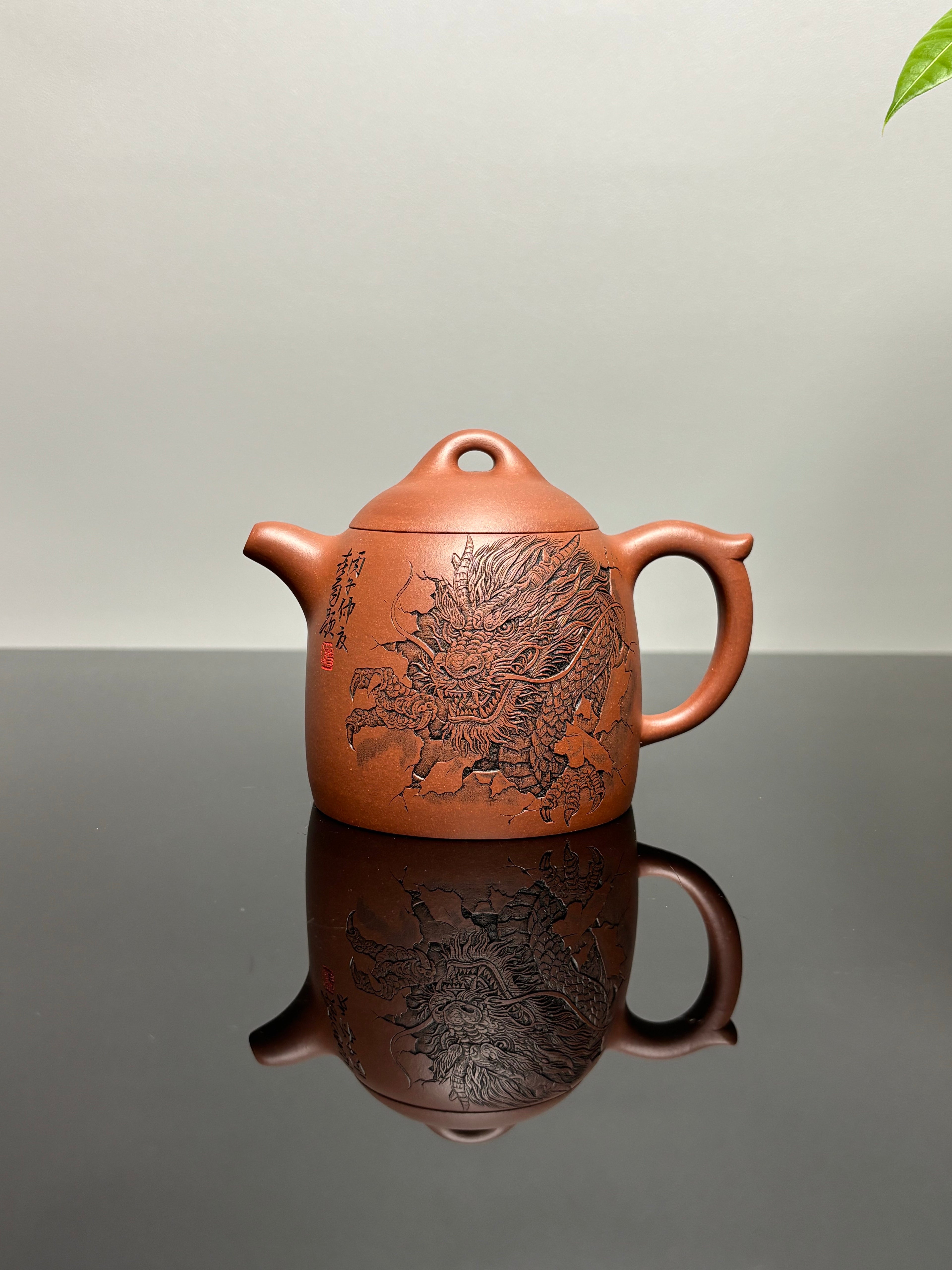 杨喜雨大师顶流臻品《秦权壶》龙——原矿优质底槽清·260cc ——紫砂刻绘全能艺术名家·杨喜雨 亲工