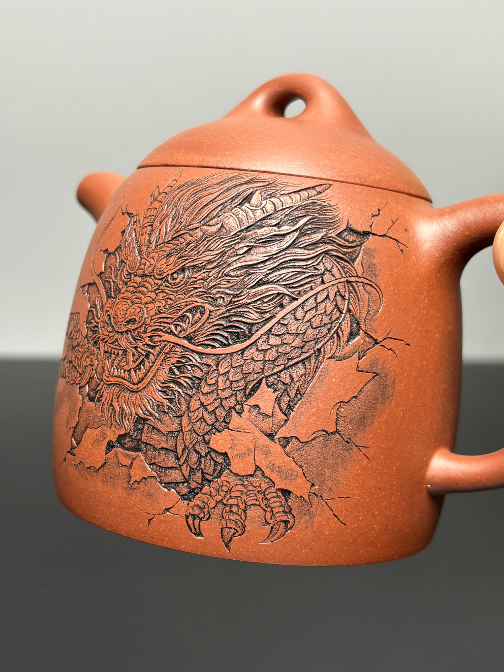 杨喜雨大师顶流臻品《秦权壶》龙——原矿优质底槽清·260cc ——紫砂刻绘全能艺术名家·杨喜雨 亲工