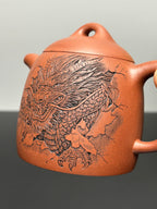 杨喜雨大师顶流臻品《秦权壶》龙——原矿优质底槽清·260cc ——紫砂刻绘全能艺术名家·杨喜雨 亲工