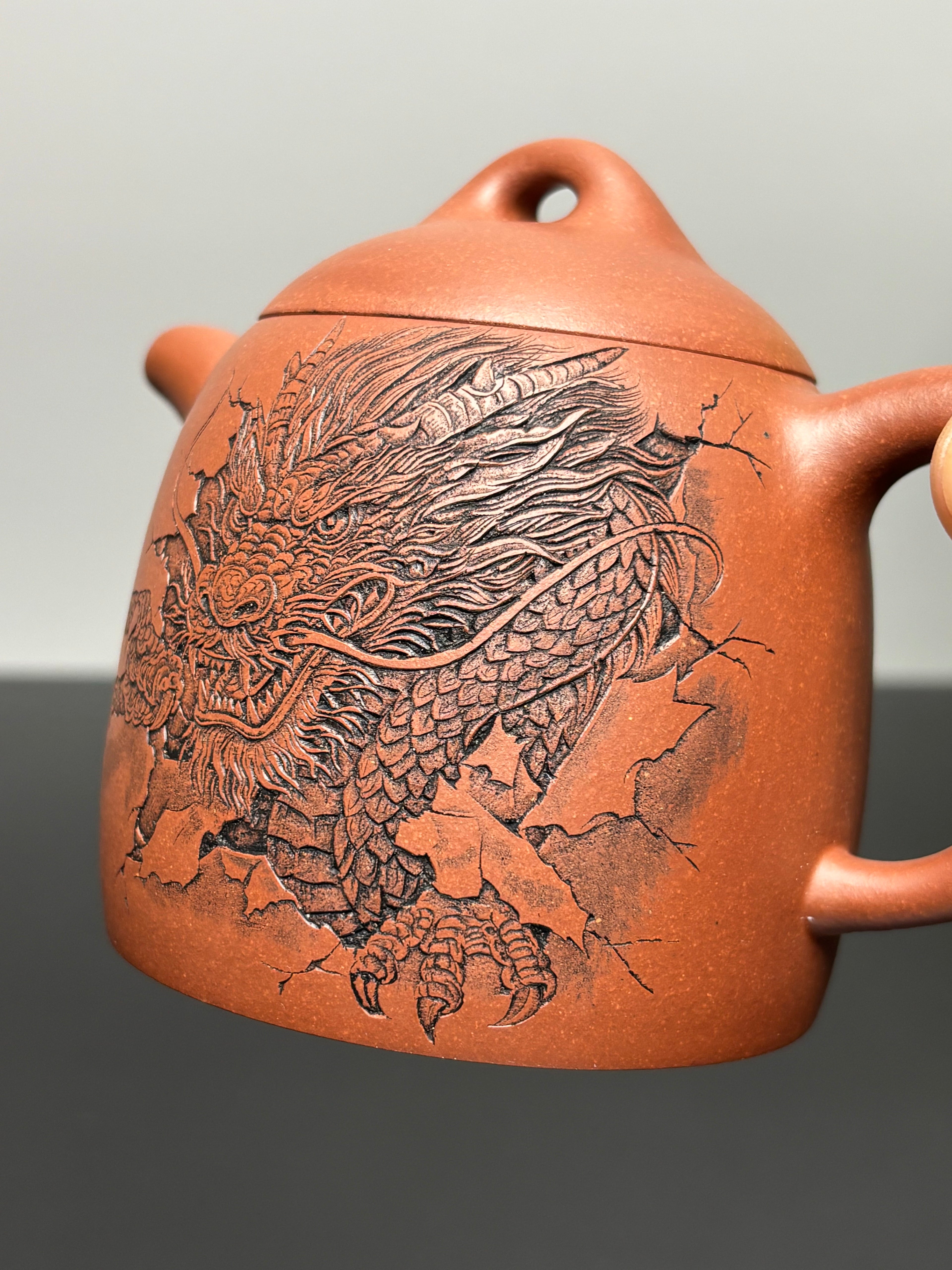 杨喜雨大师顶流臻品《秦权壶》龙——原矿优质底槽清·260cc ——紫砂刻绘全能艺术名家·杨喜雨 亲工