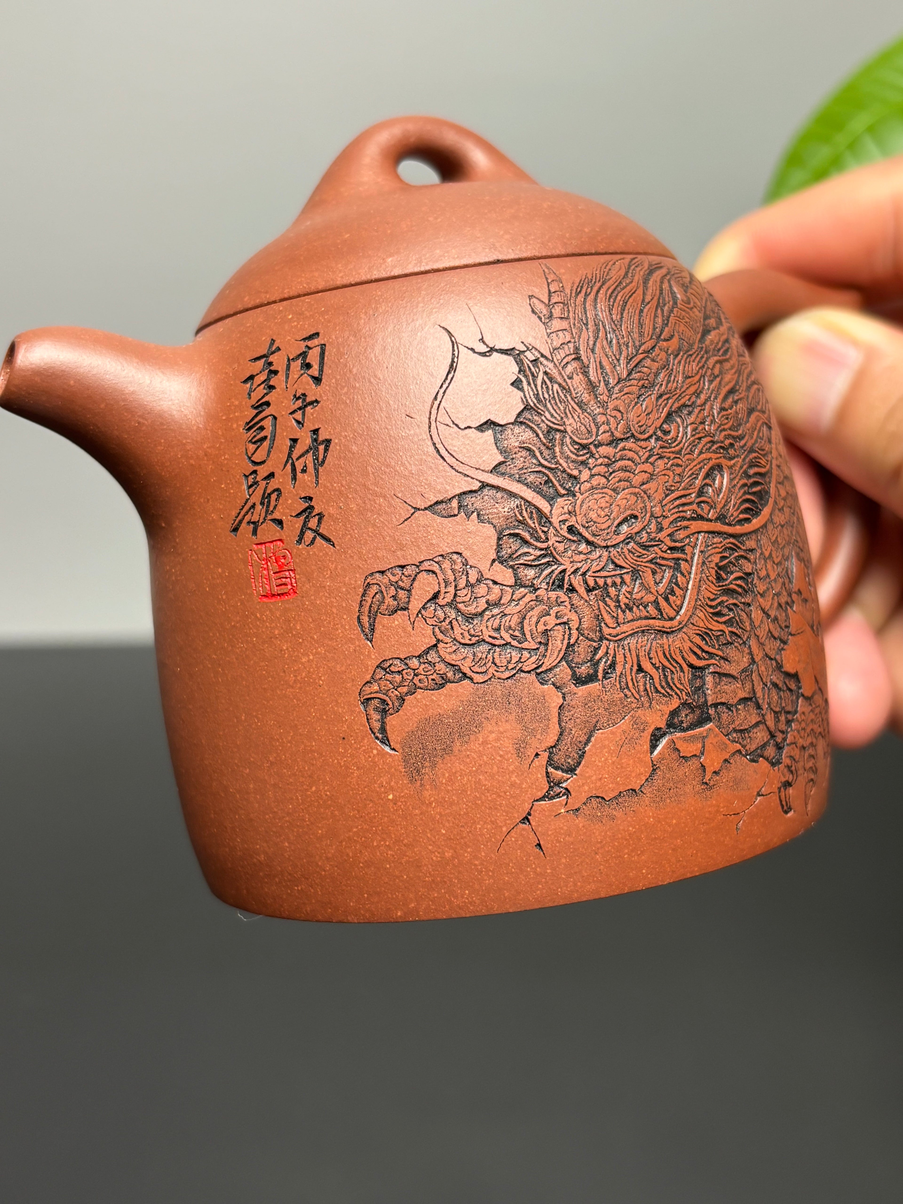 杨喜雨大师顶流臻品《秦权壶》龙——原矿优质底槽清·260cc ——紫砂刻绘全能艺术名家·杨喜雨 亲工