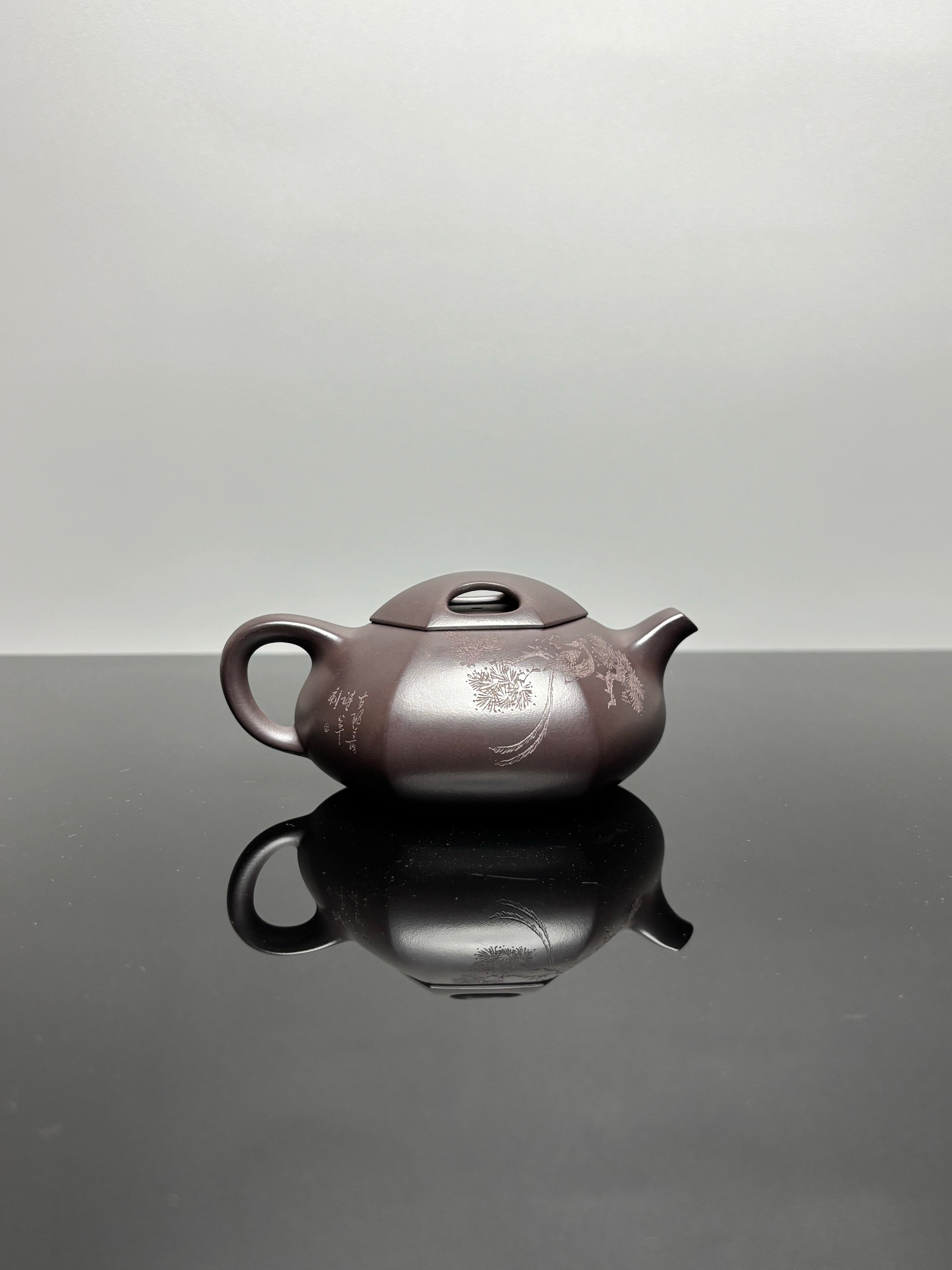 紫砂界80后方器巨匠巅峰臻品《六方牛盖壶》甄选原矿优质老紫泥·260cc，料工合一、品质顶级